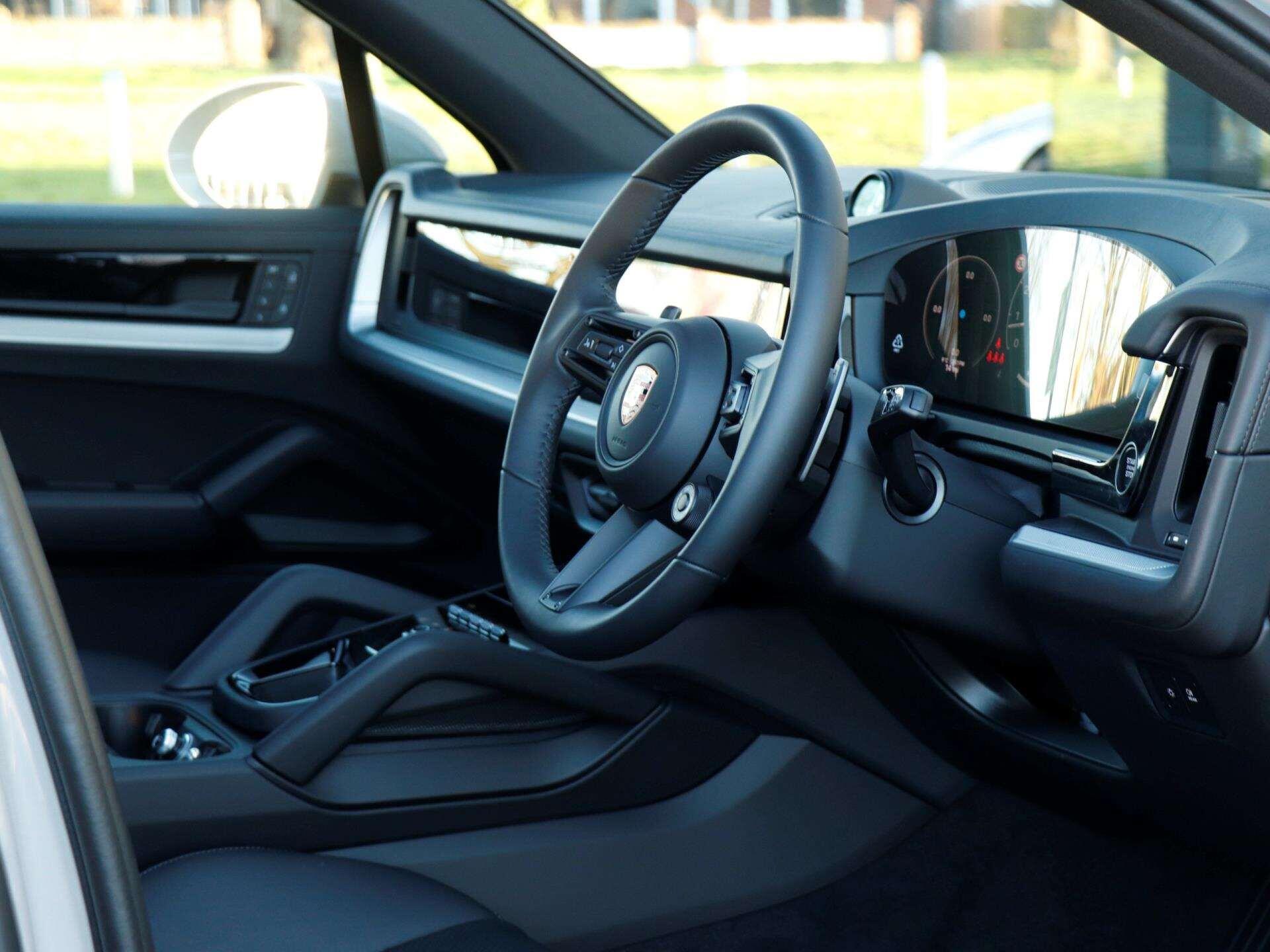Porsche Cayenne view 11