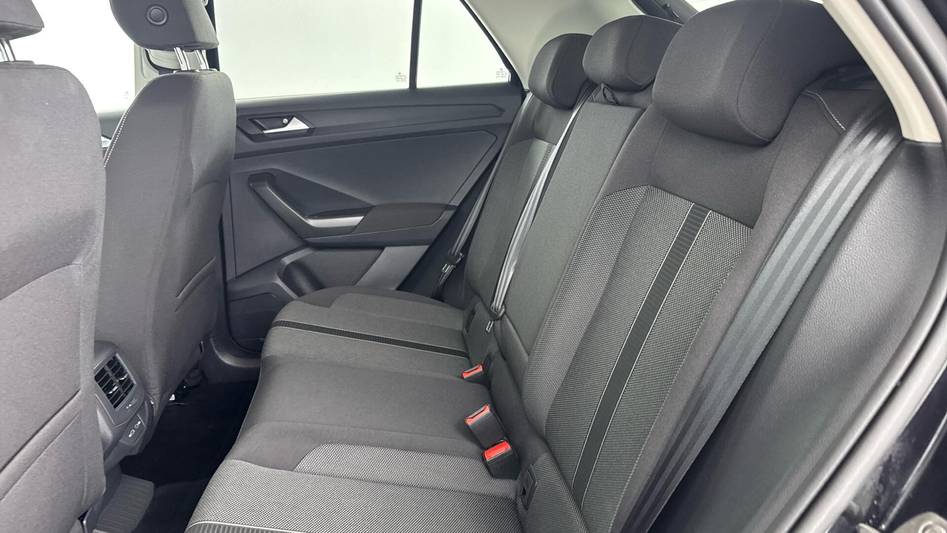 Volkswagen T-Roc view 14