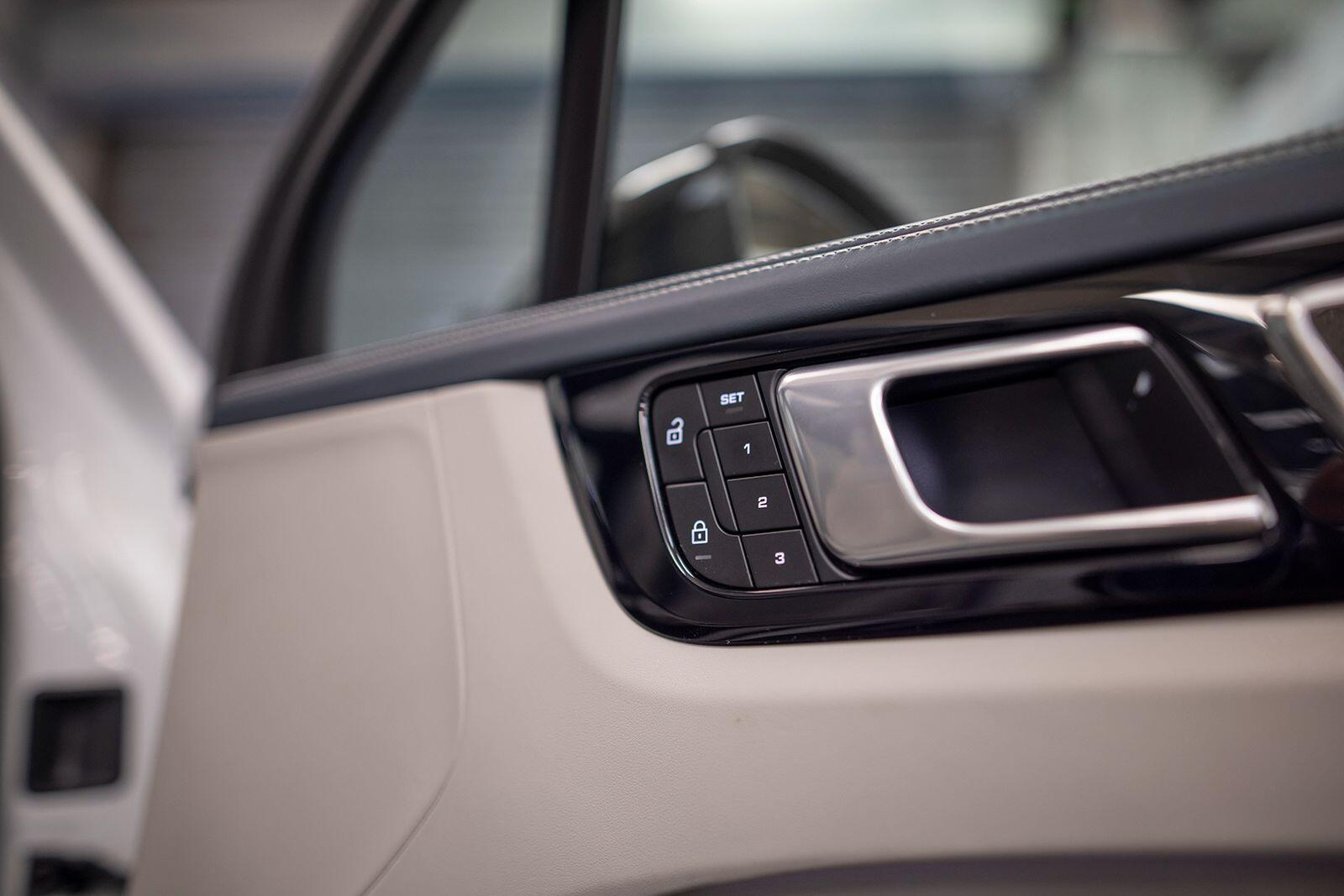Porsche Cayenne view 20