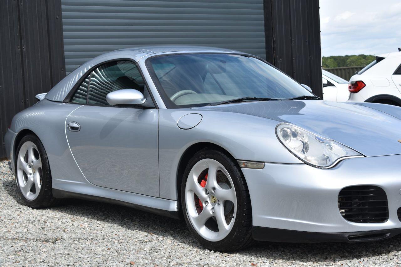 Porsche 911 view 14
