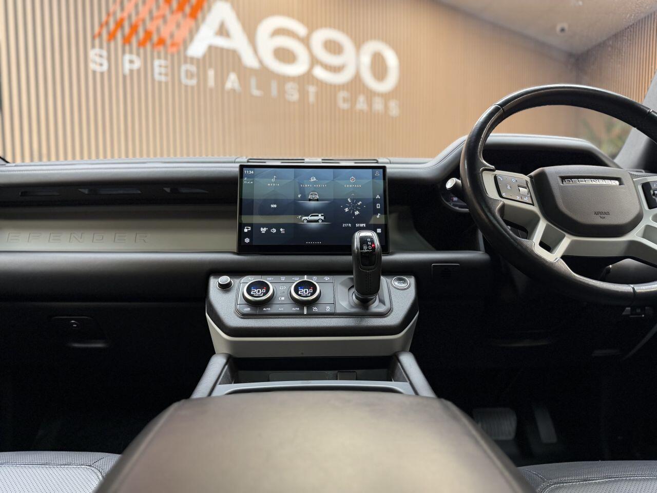 Land Rover Defender 110 view 29