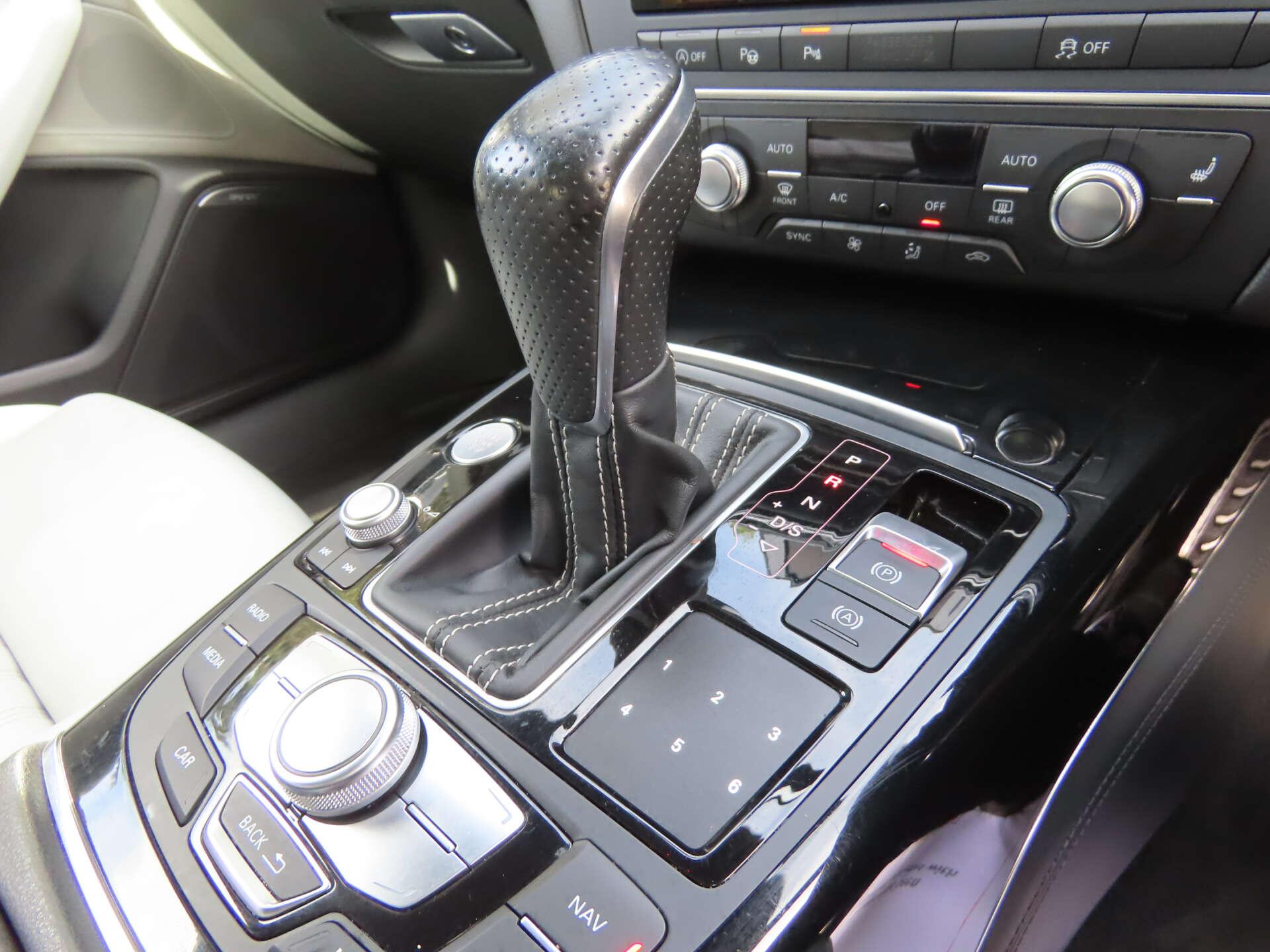 Audi A6 view 12