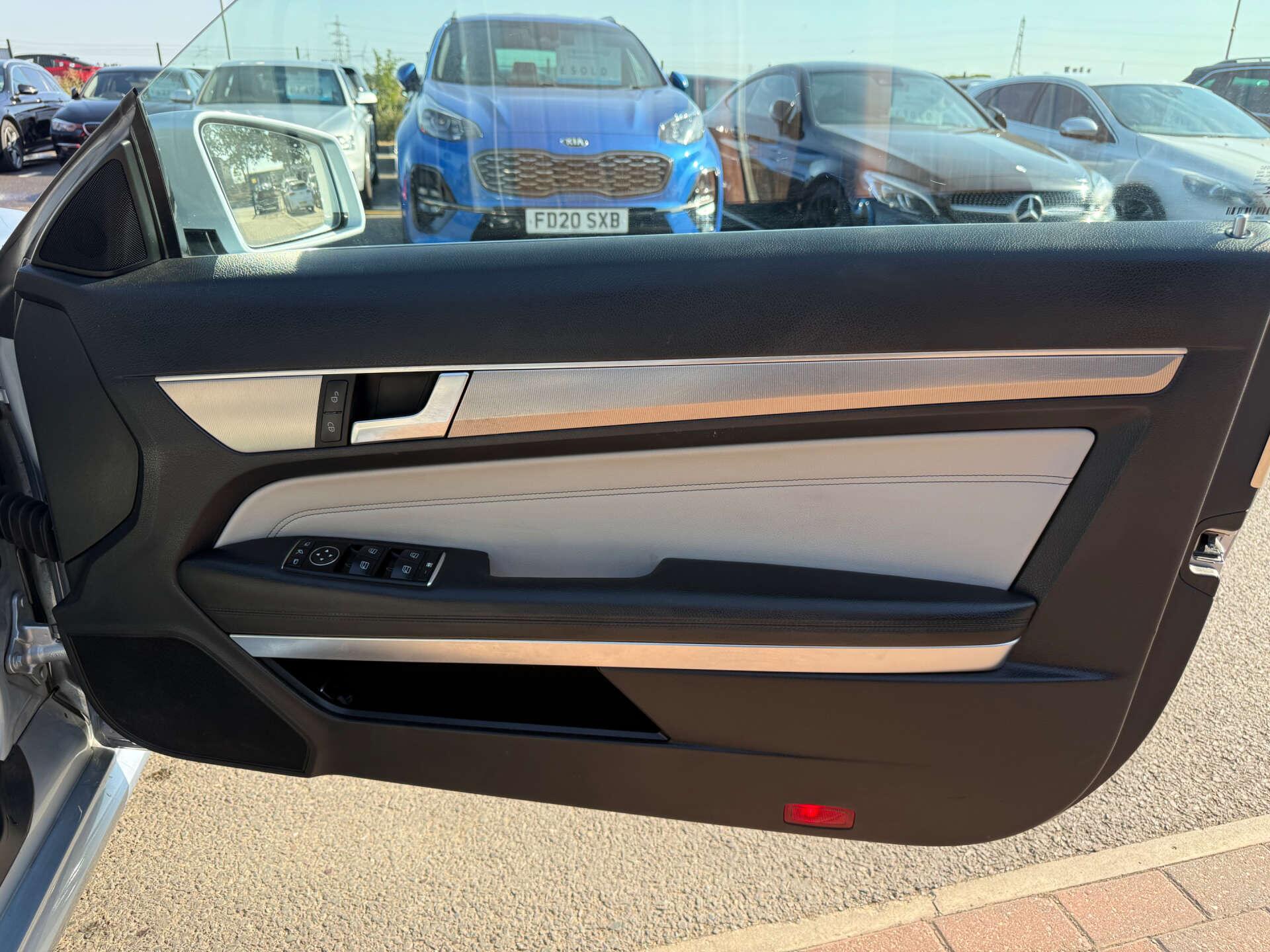 Mercedes-Benz E-Class view 33