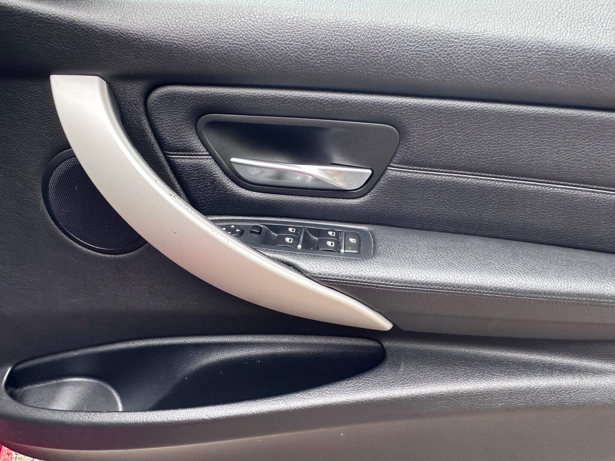2015 BMW 3 Series image 36