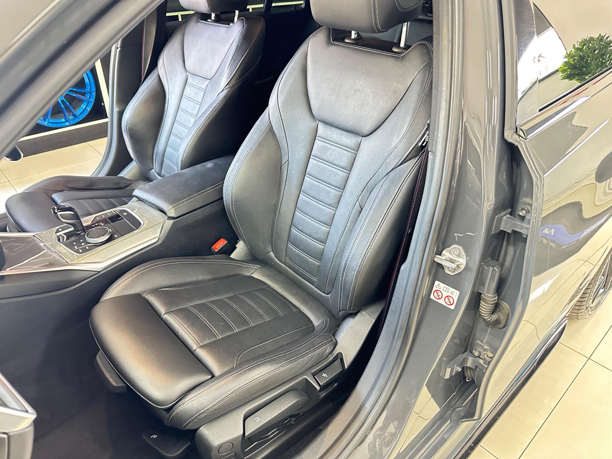 BMW 3 Series view 4