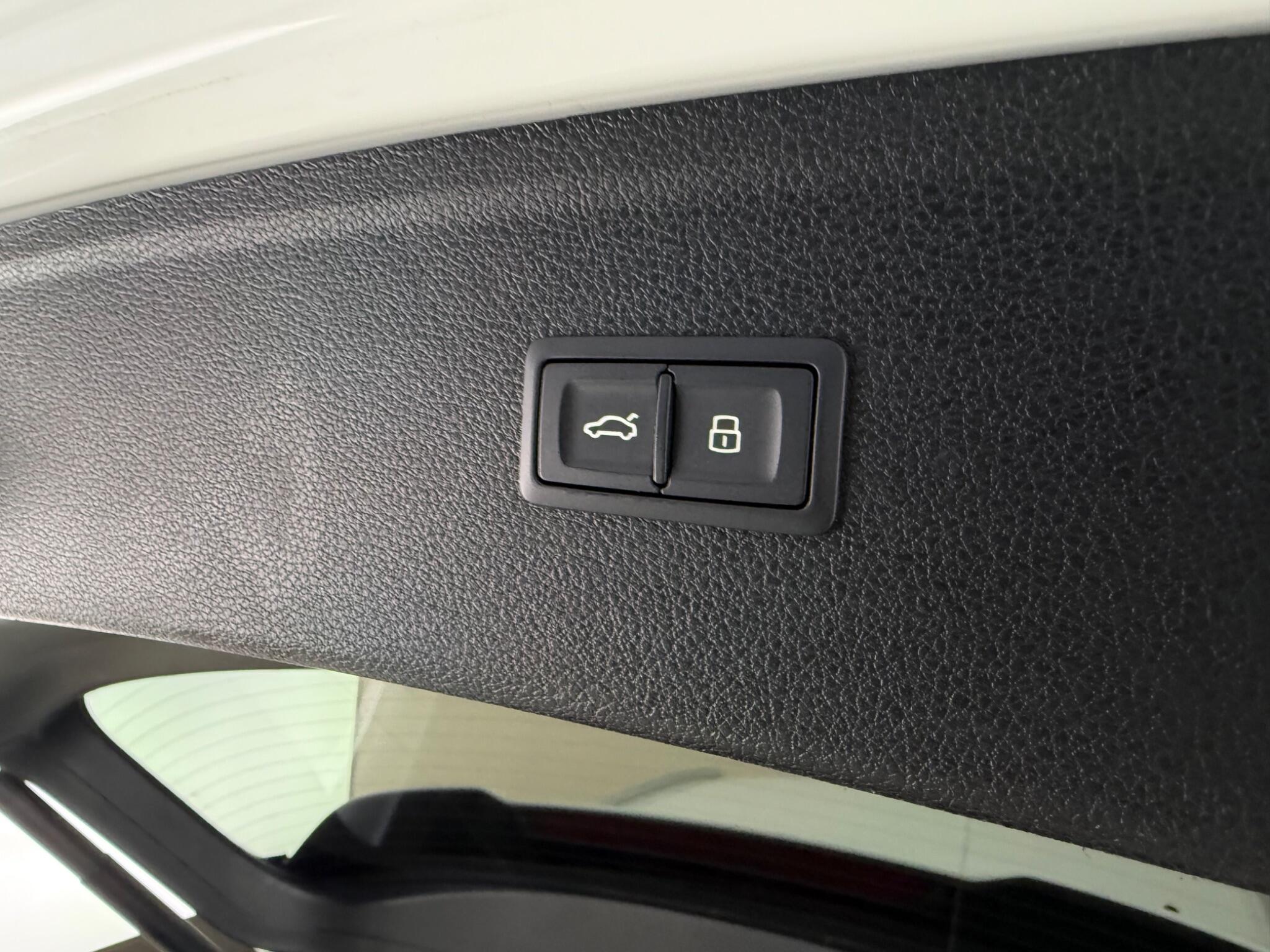 Audi Q5 view 11