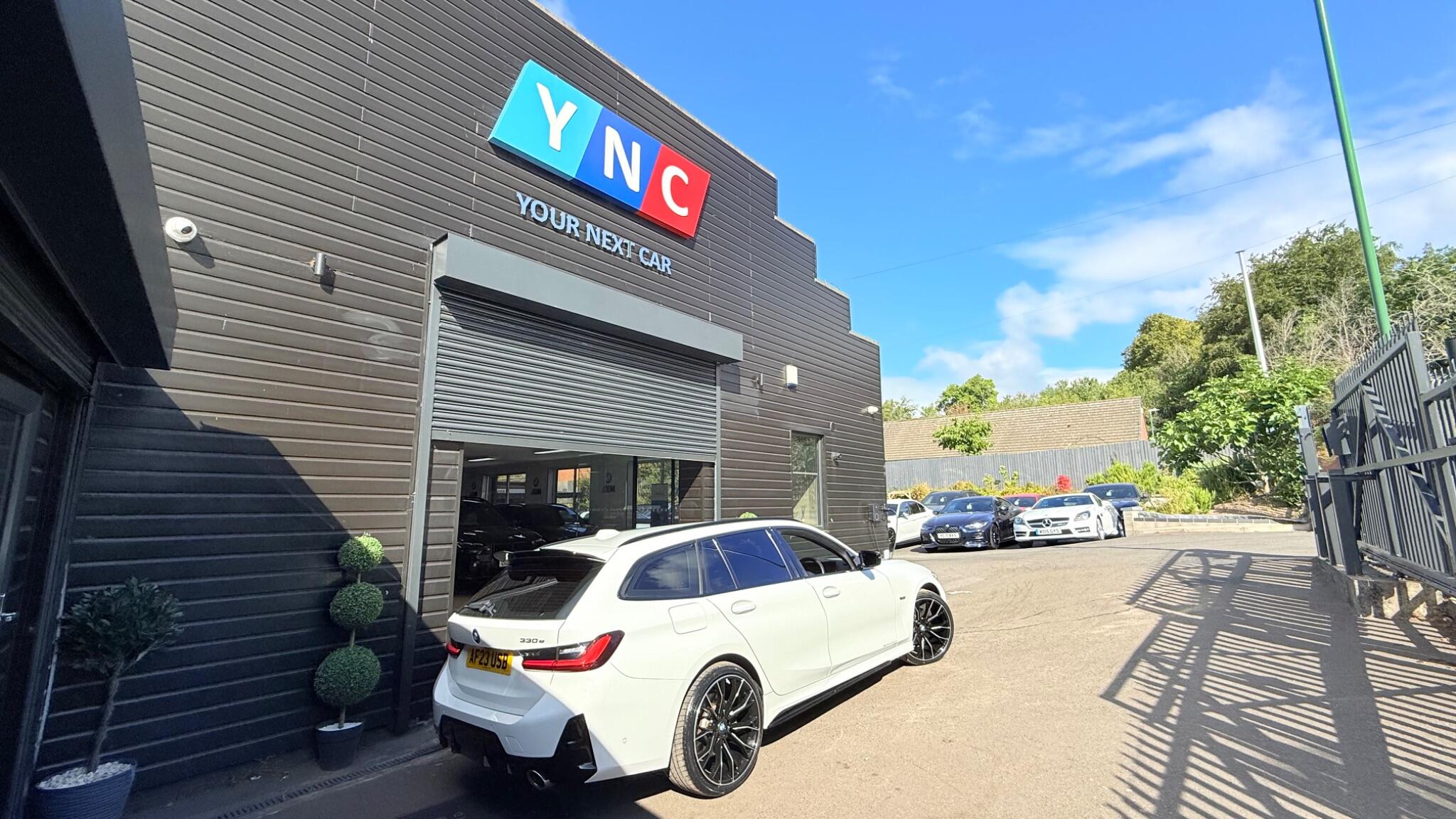 BMW 3 Series view 5
