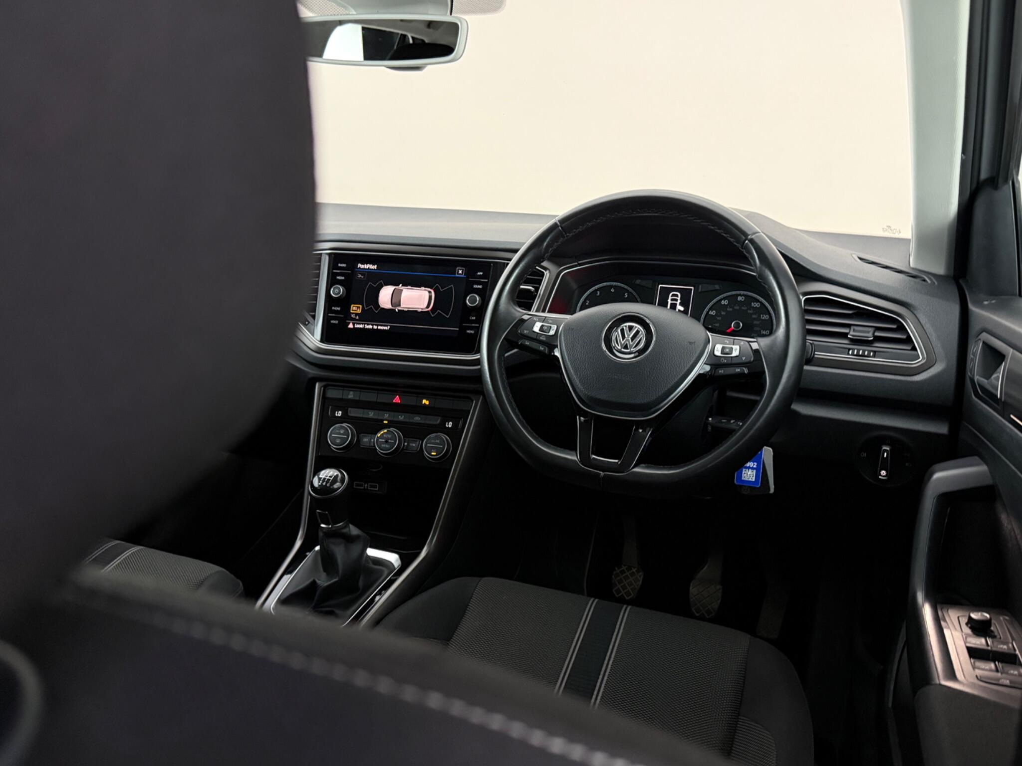 Volkswagen T-Roc view 13