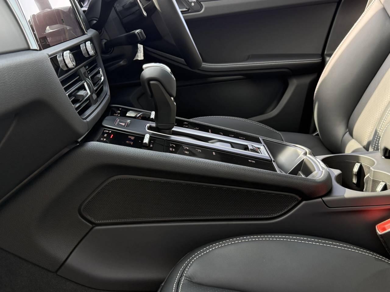 Porsche Macan view 33
