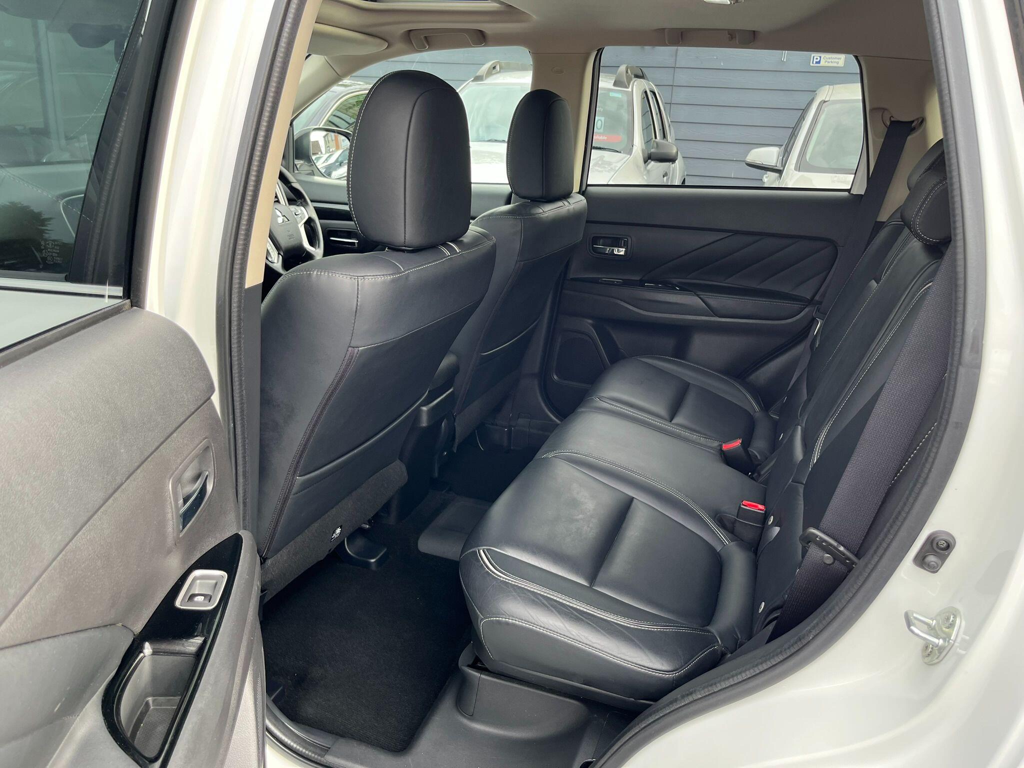 Mitsubishi Outlander view 31