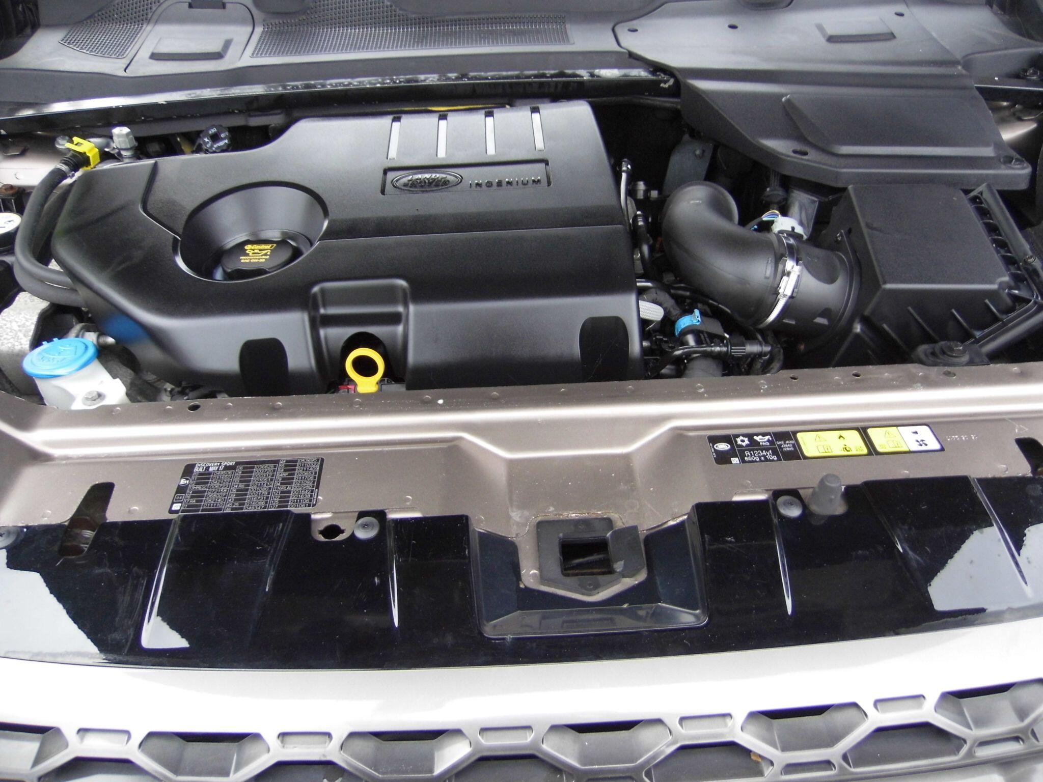 Land Rover Discovery Sport view 19