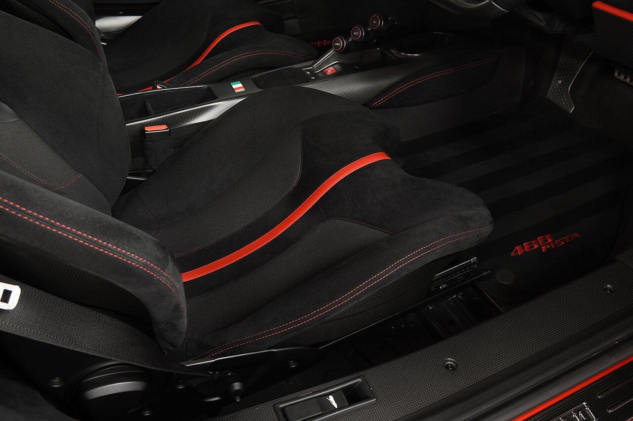 Ferrari 488 view 12
