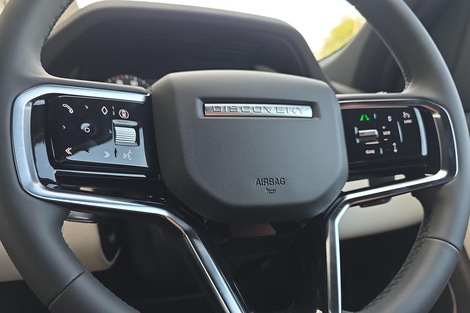 Land Rover Discovery Sport view 32