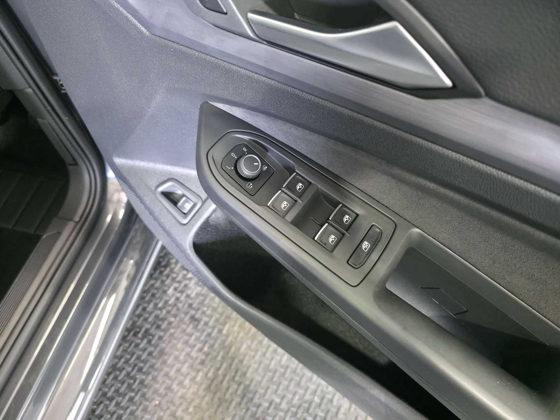 Volkswagen Golf view 20