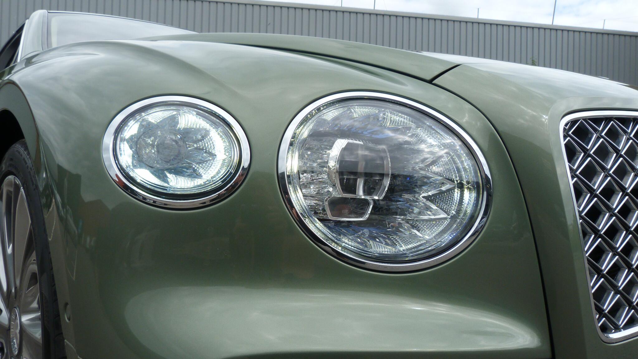 Bentley Flying Spur view 42