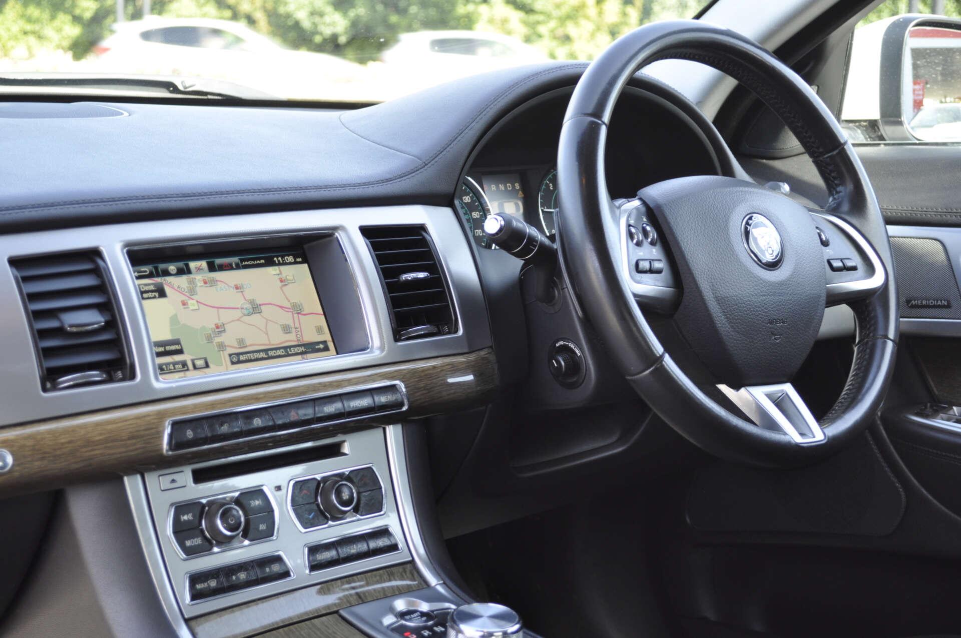 Jaguar XF view 14