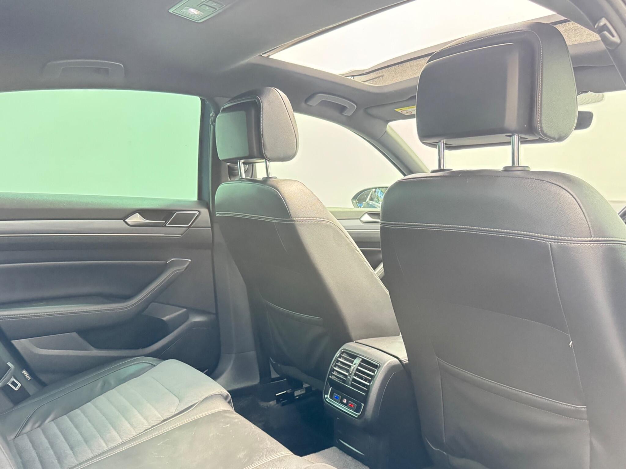 Volkswagen Passat view 34