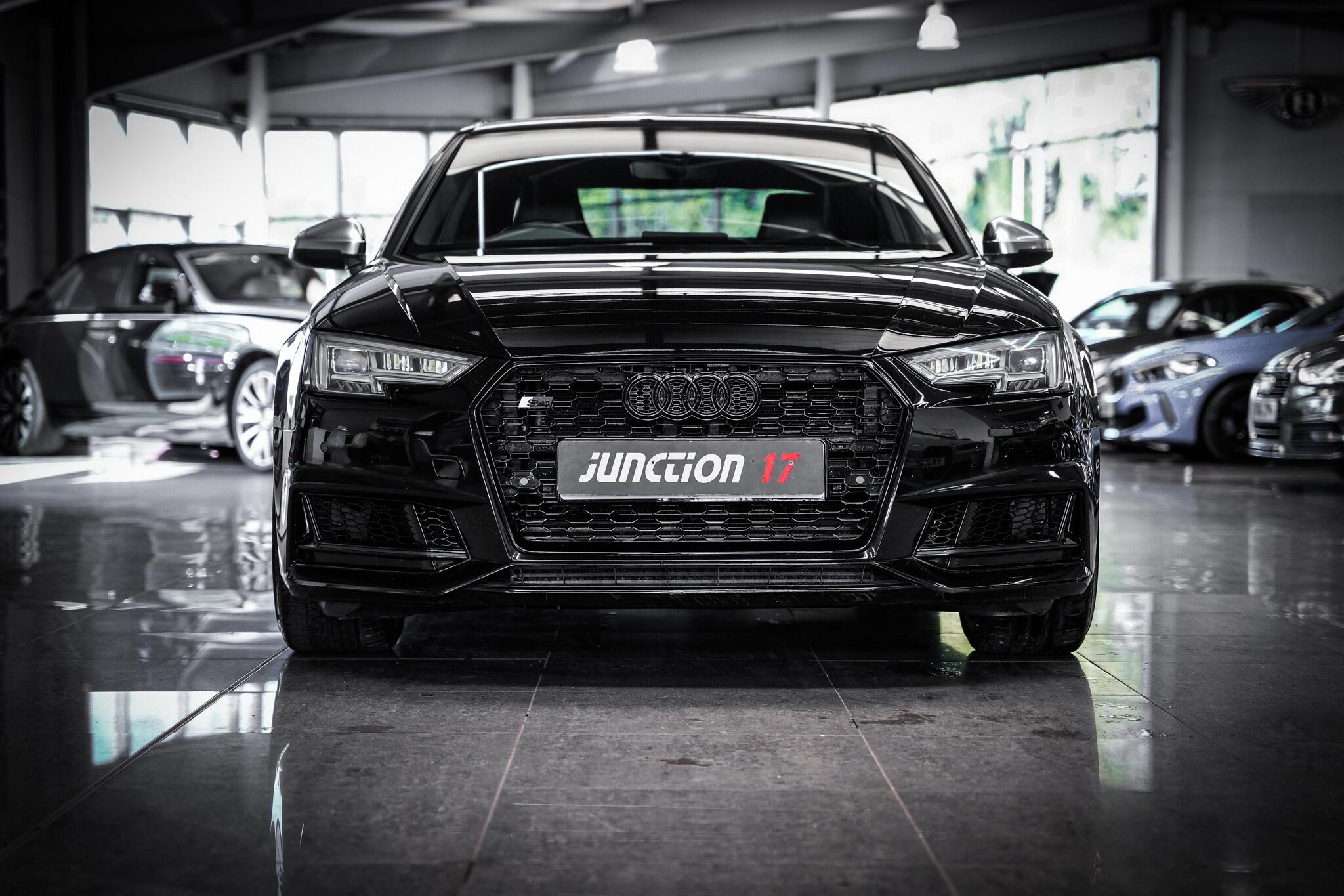 Audi S4 view 11