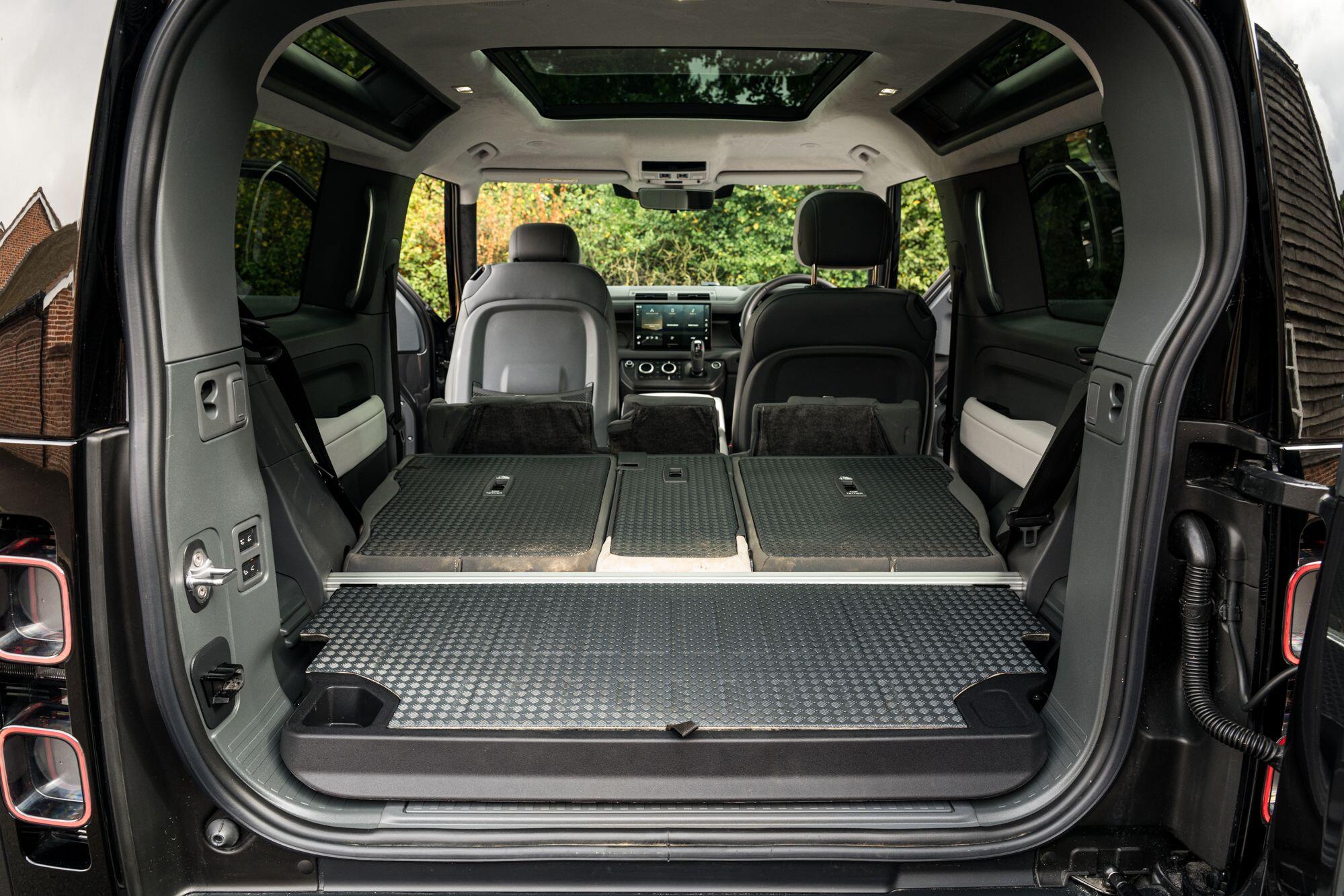 Land Rover Defender 90 view 33