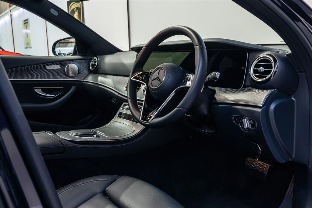 Mercedes-Benz E-Class view 8