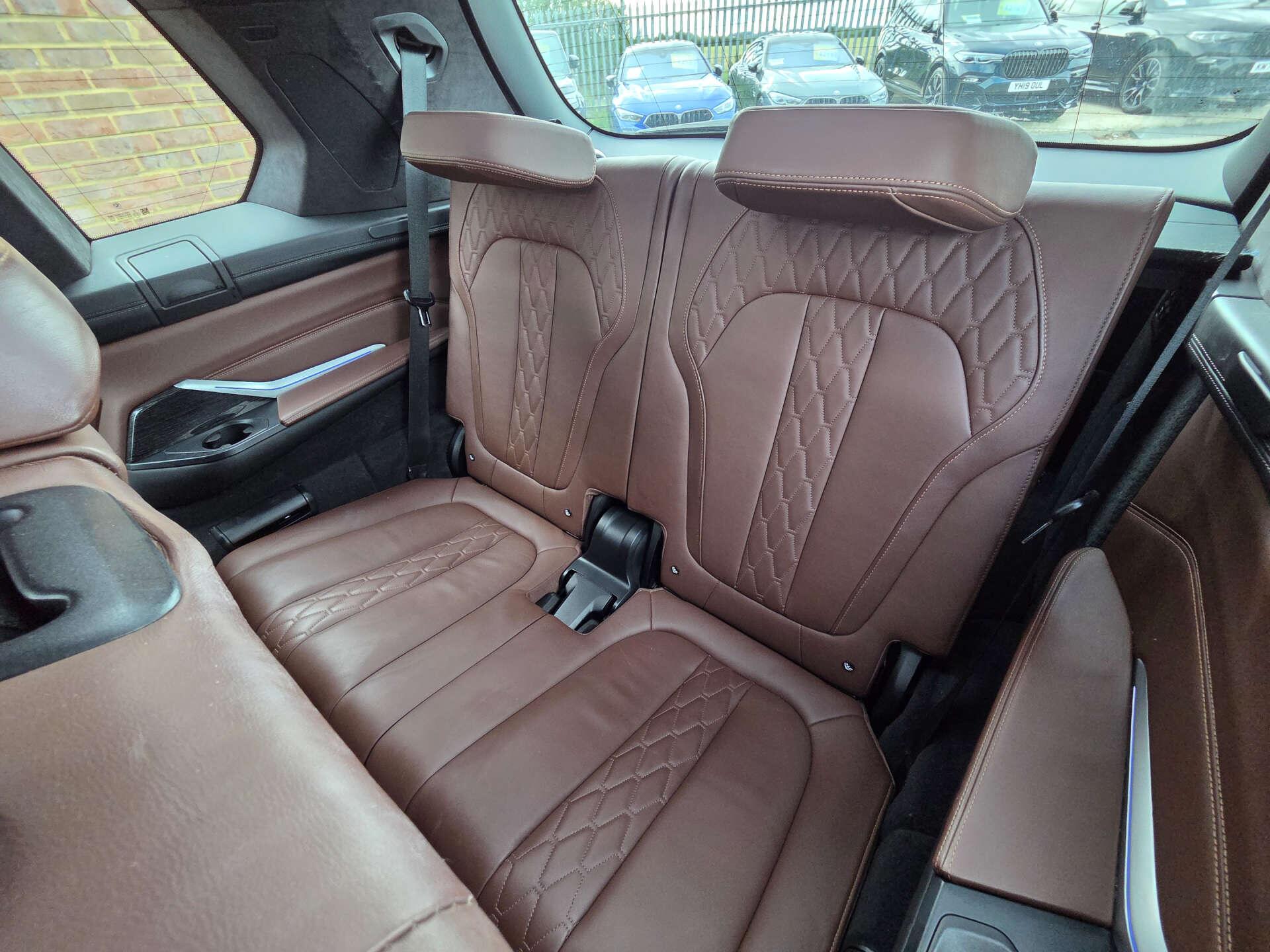BMW X7 view 29