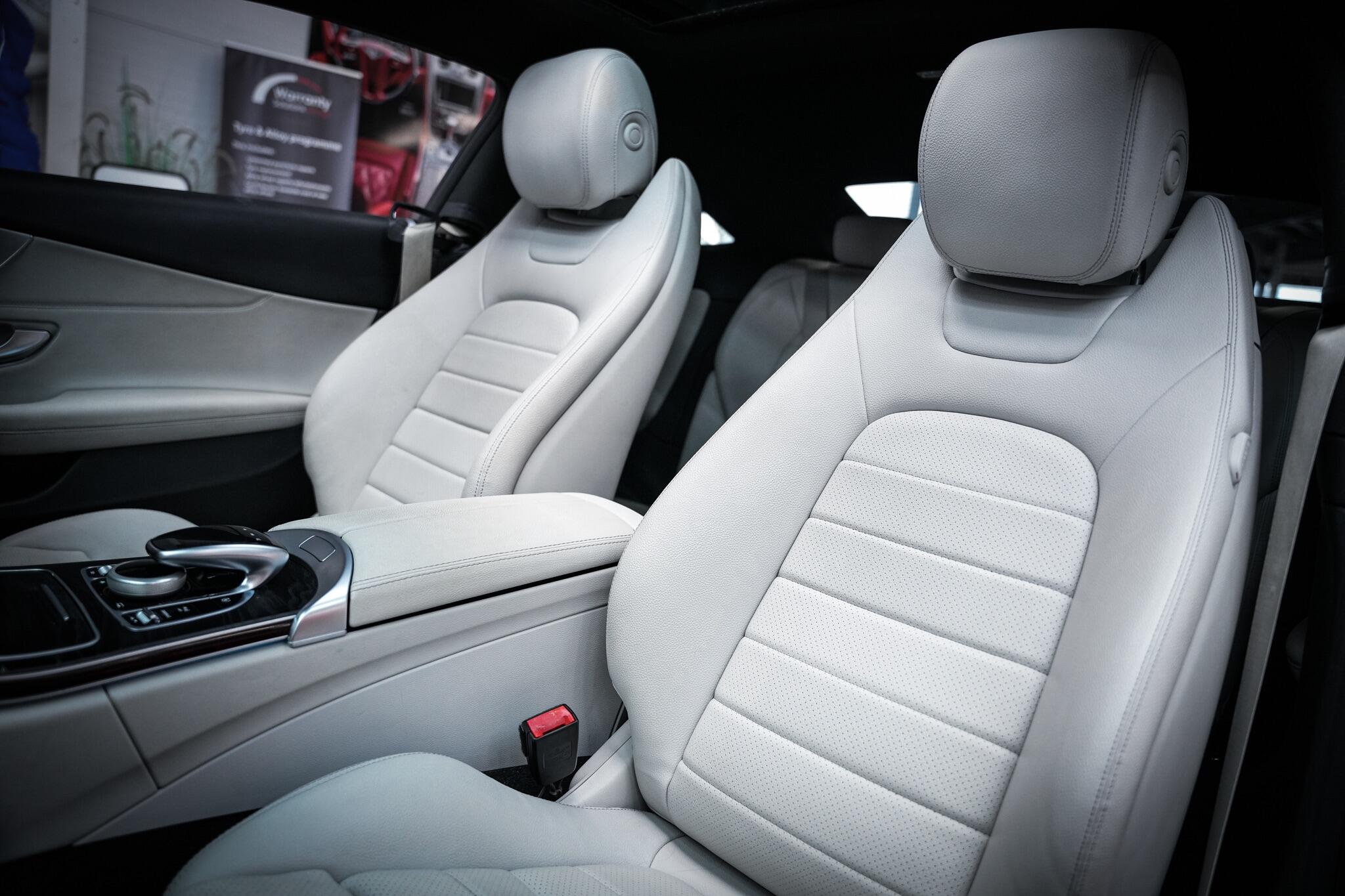 Mercedes-Benz C-Class view 23