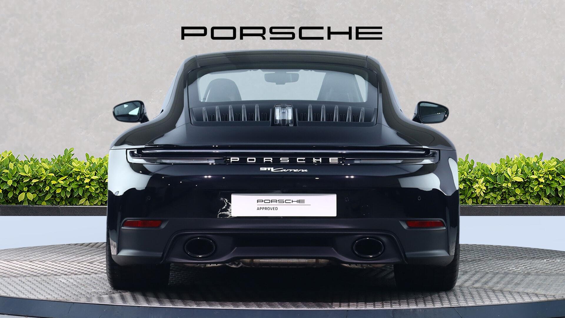 Porsche 911 view 6