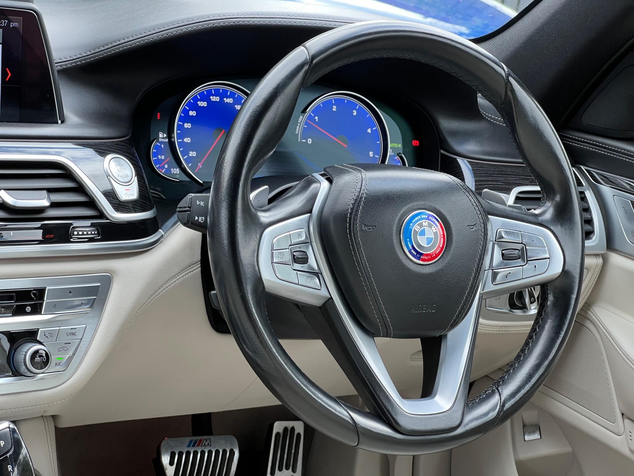 BMW 7 Series view 38