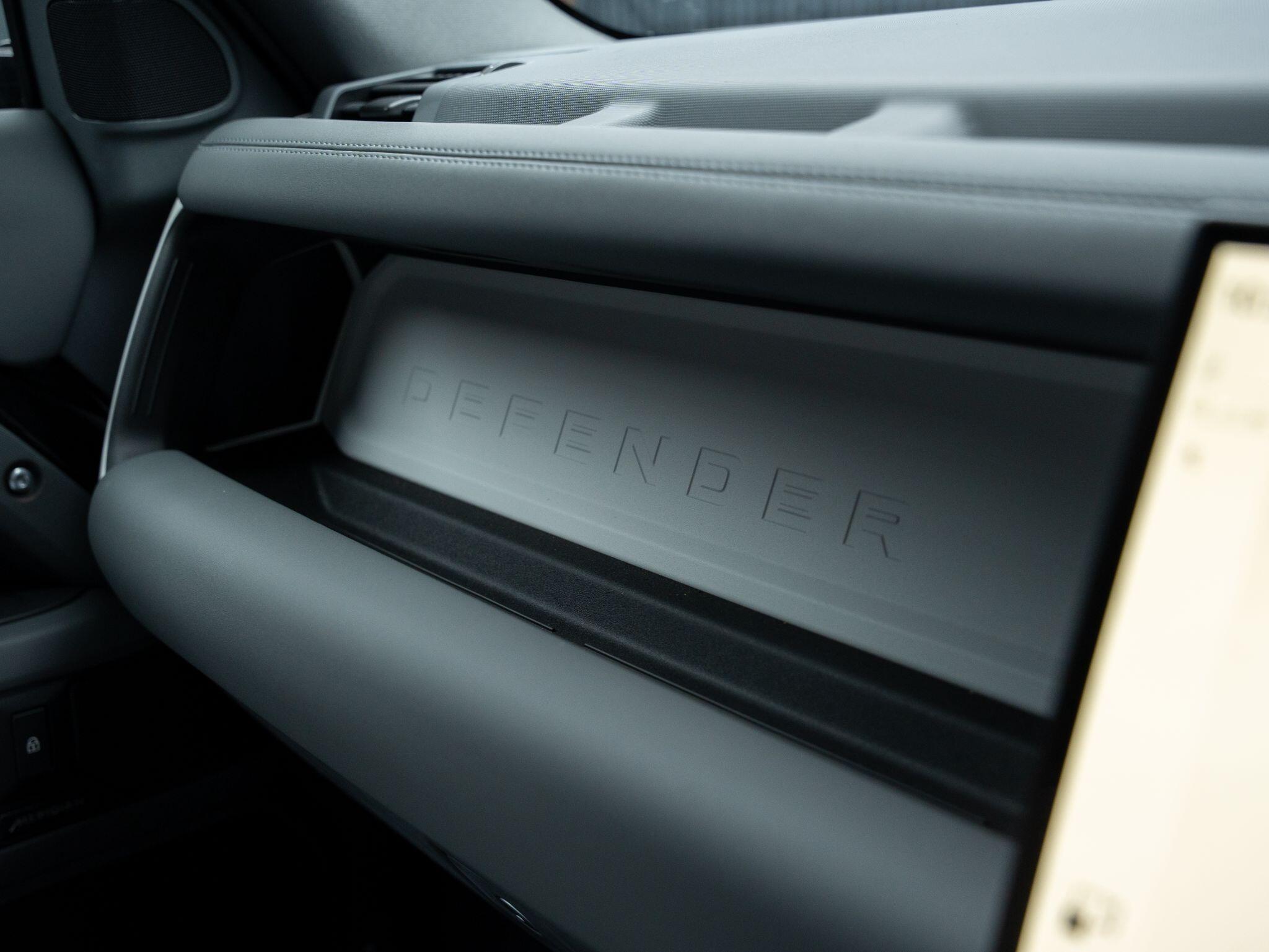 Land Rover Defender view 30