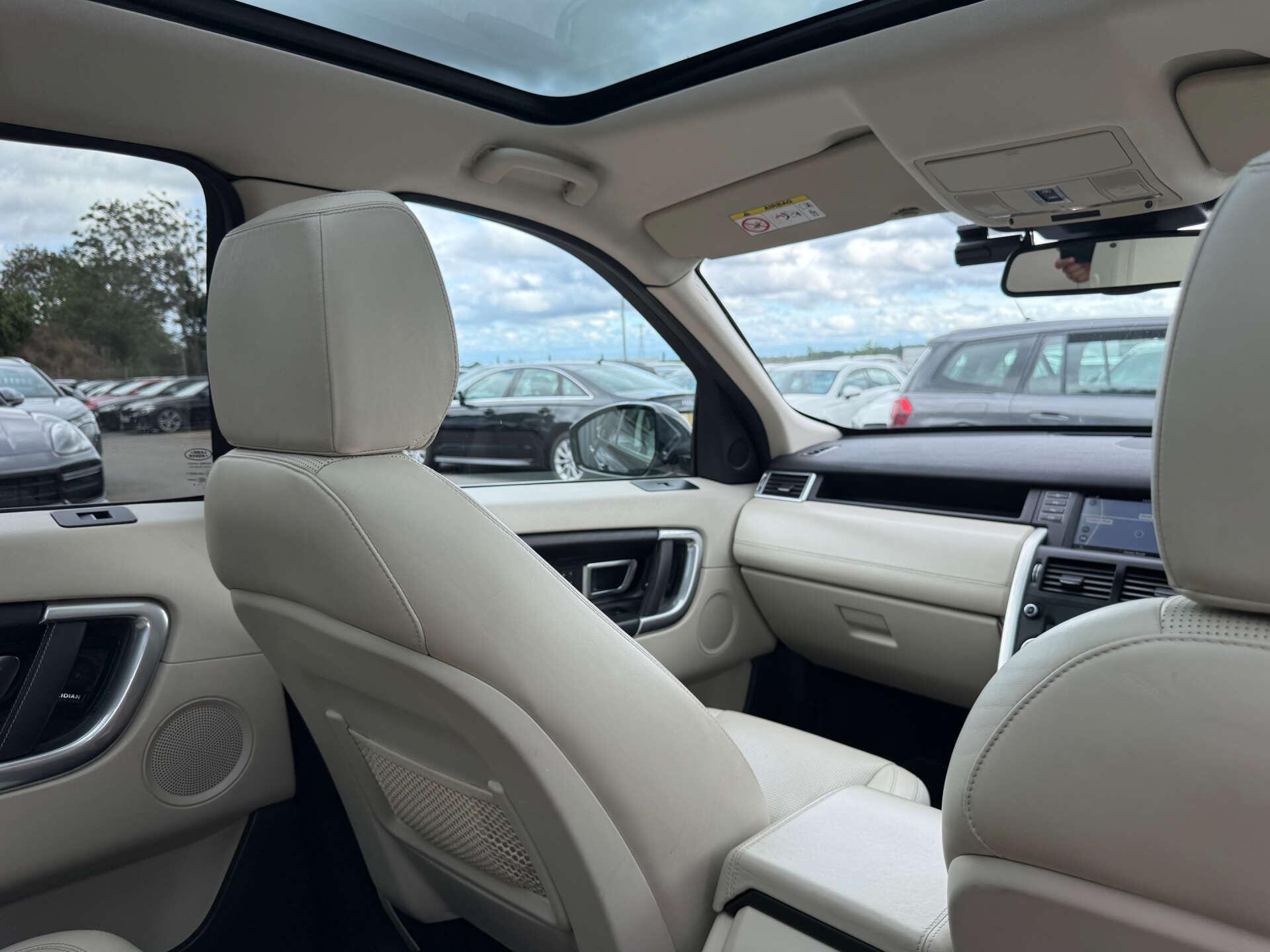 Land Rover Discovery Sport view 67