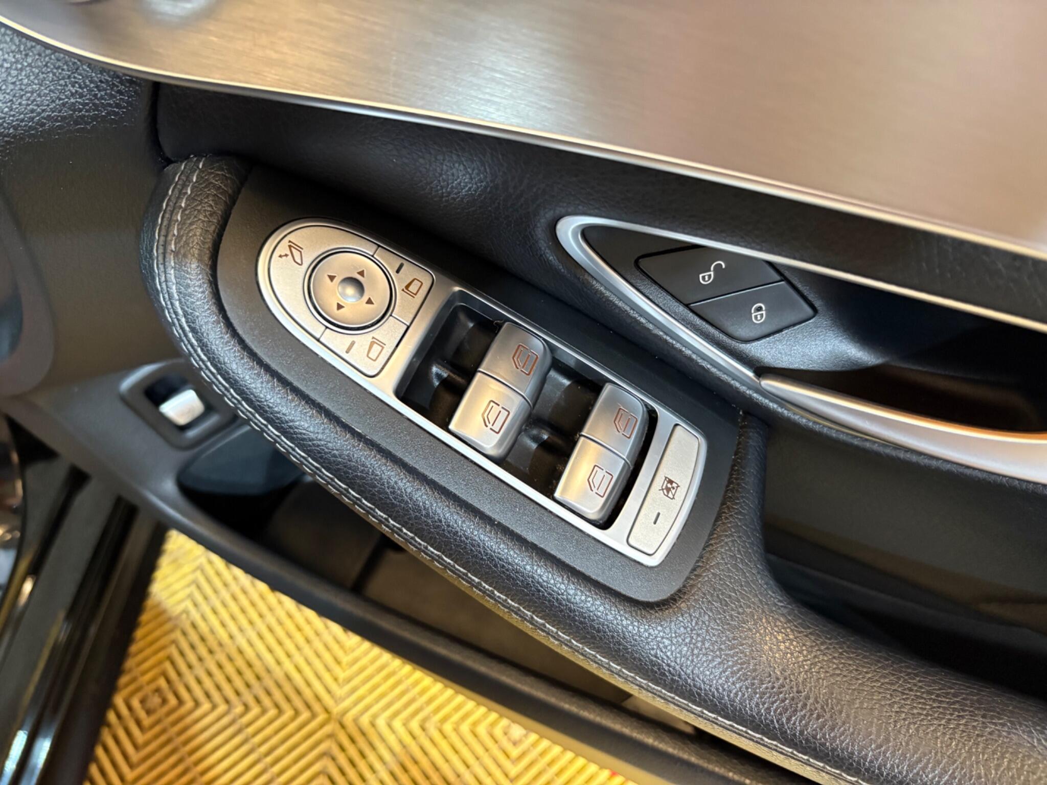 Mercedes-Benz C Class view 37