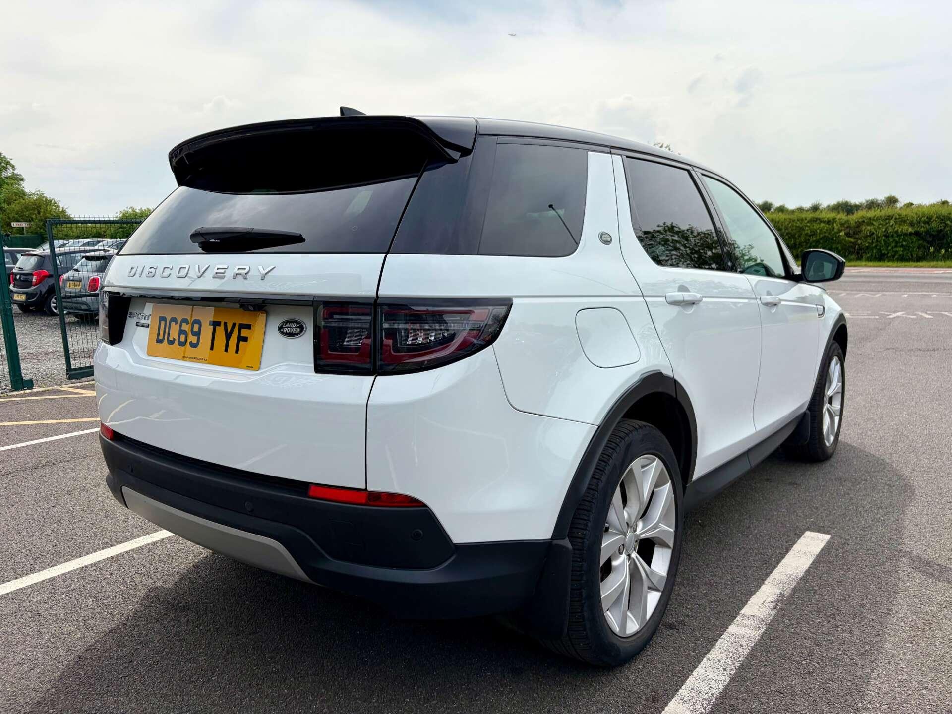 Land Rover Discovery Sport view 8