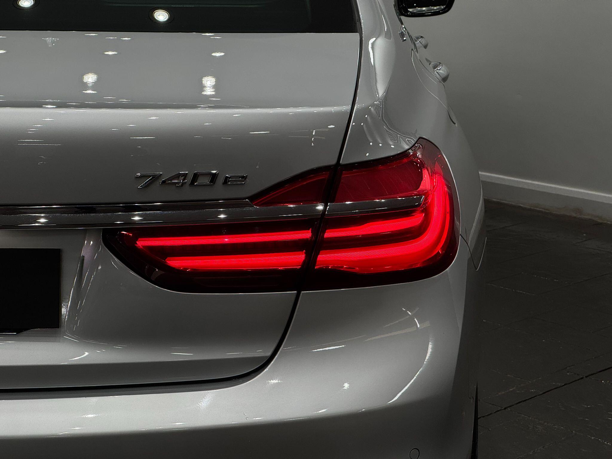 BMW 7 Series view 22