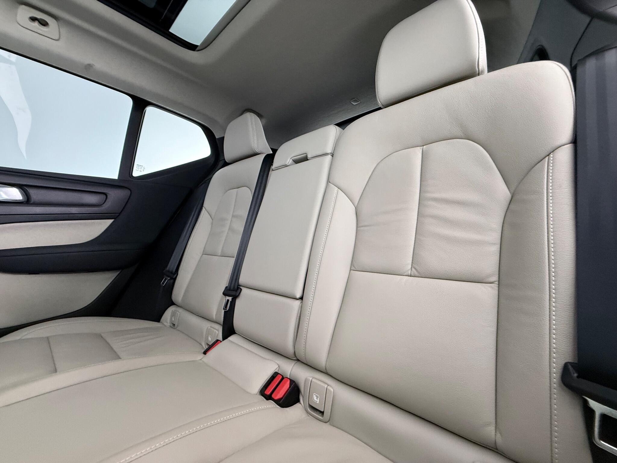 Volvo XC40 view 37
