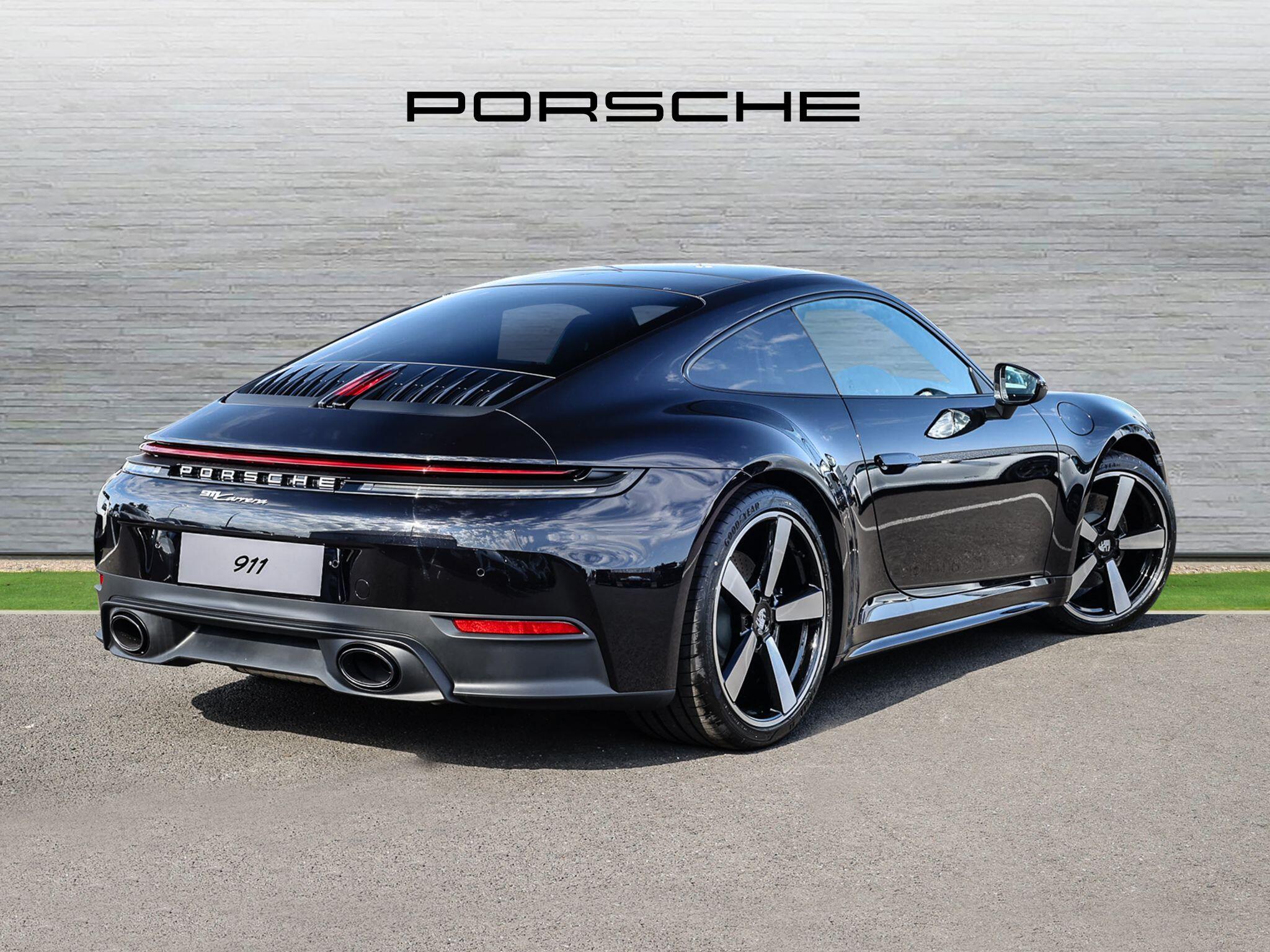 Porsche 911 view 8