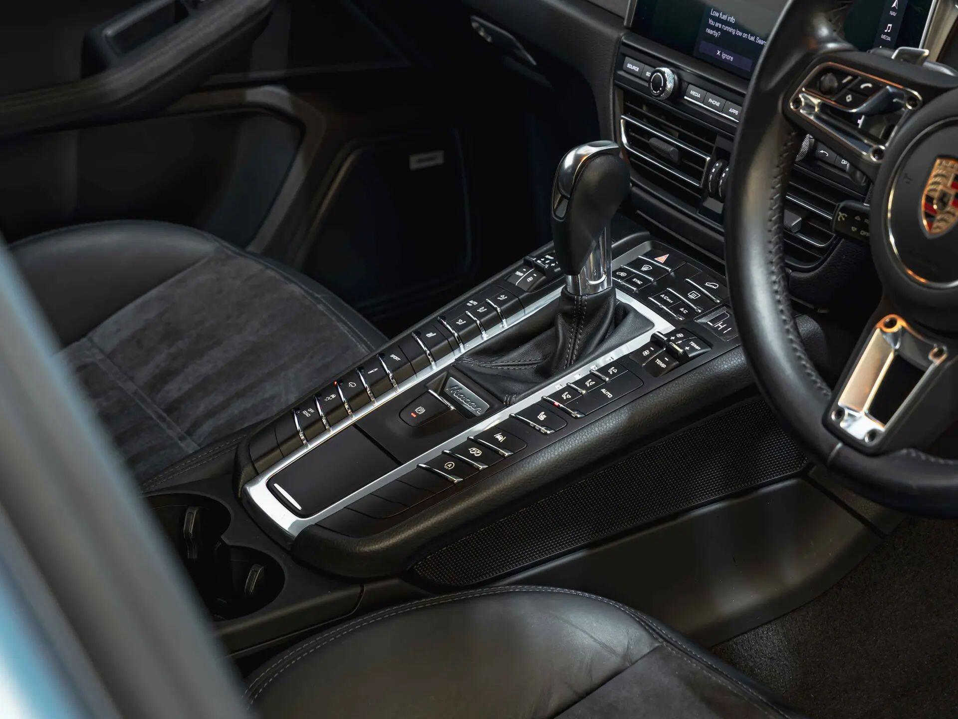 Porsche Macan view 22
