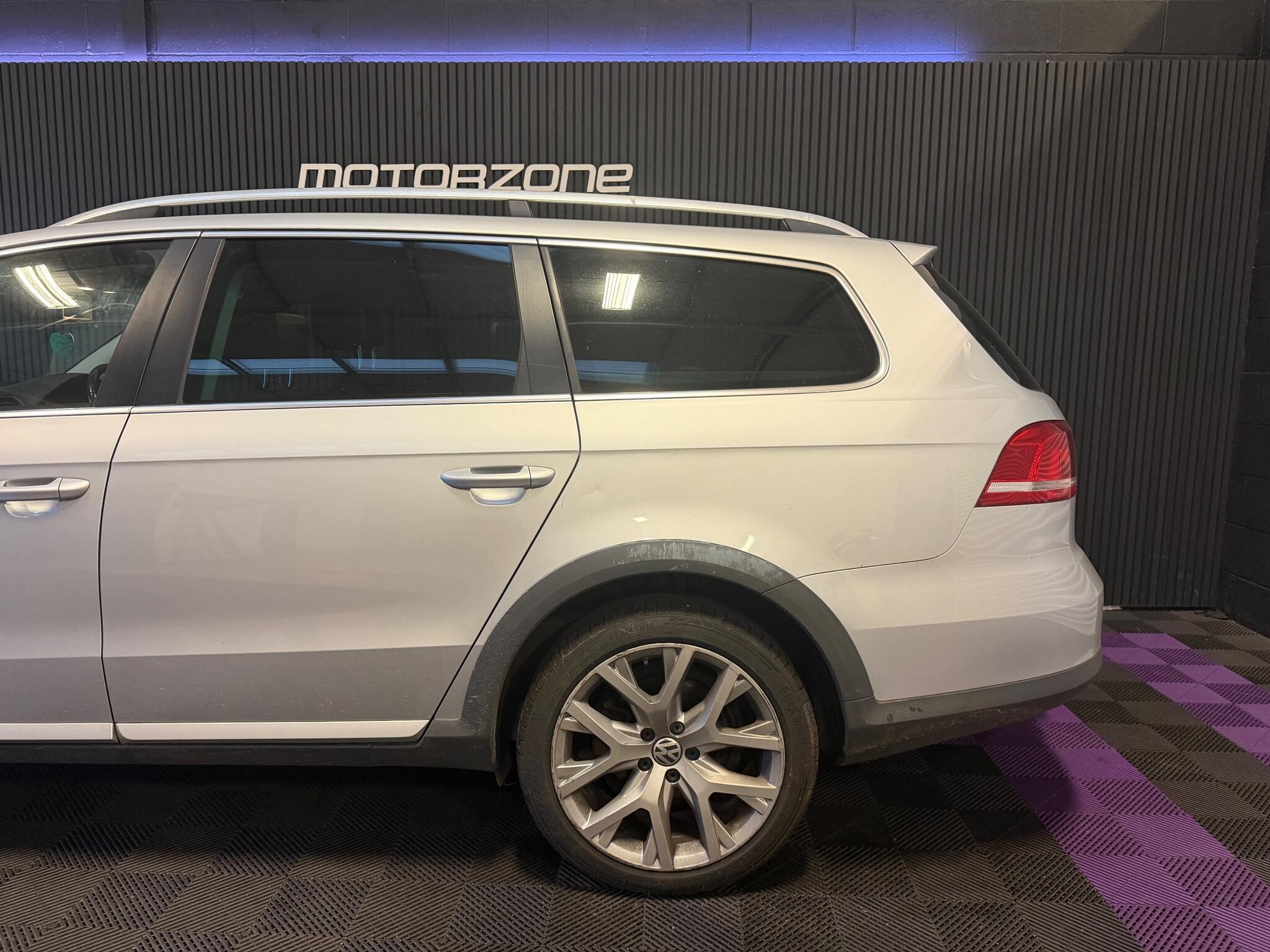 Volkswagen Passat view 5