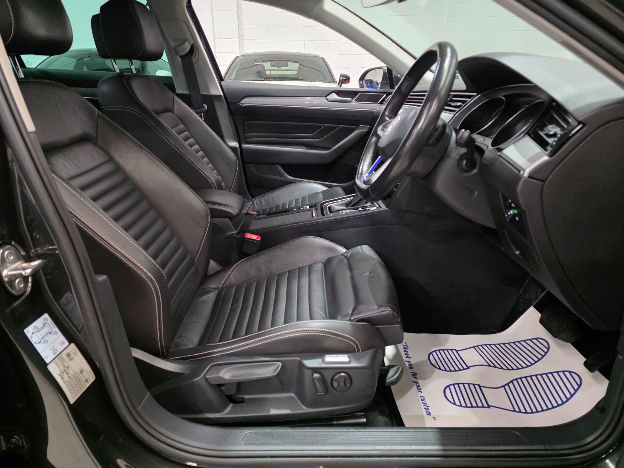 Volkswagen Passat view 6