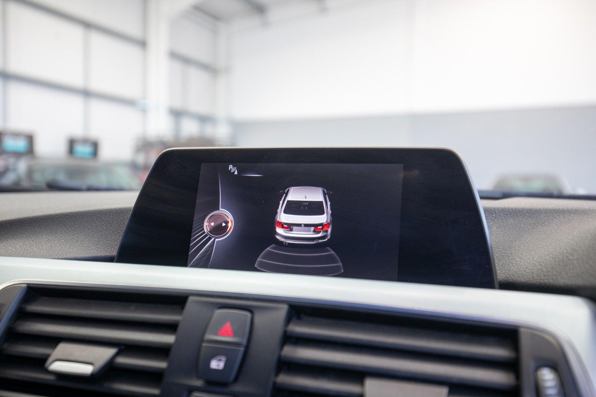 BMW 3 Series view 21