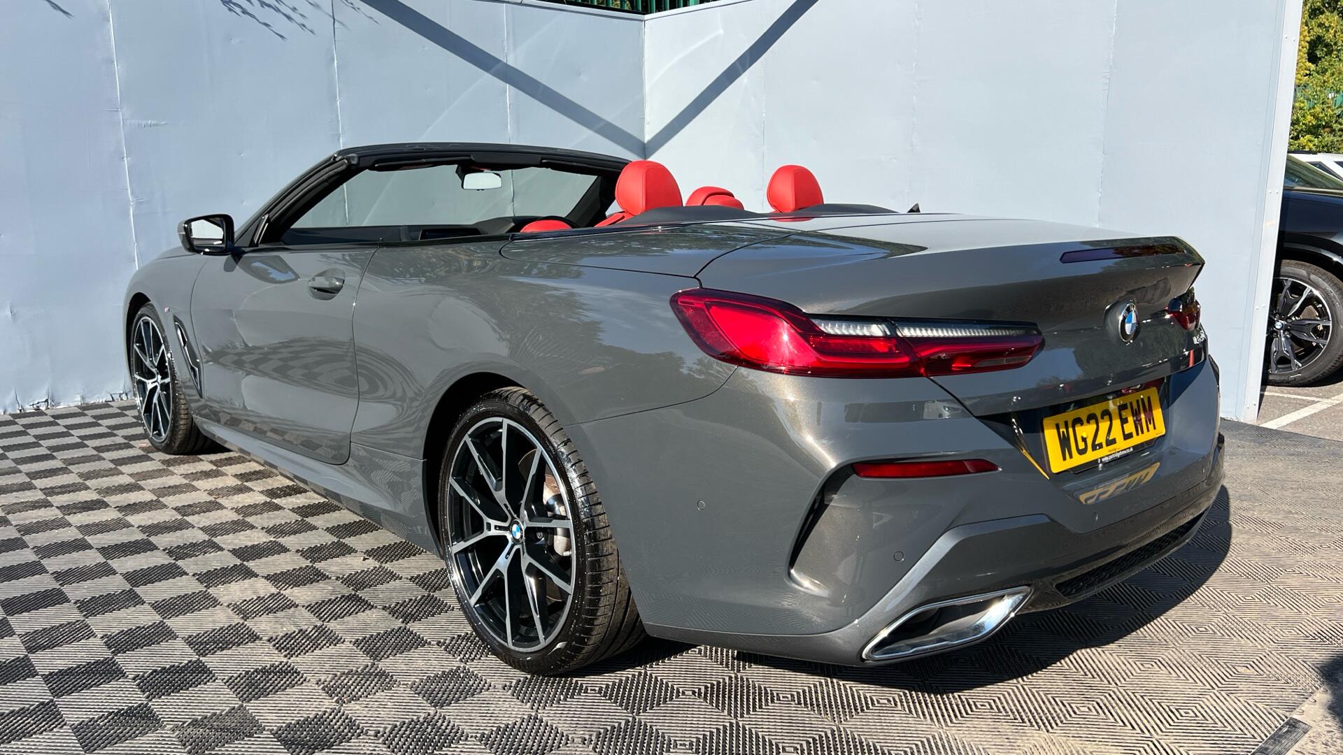 BMW 8 Series view 29