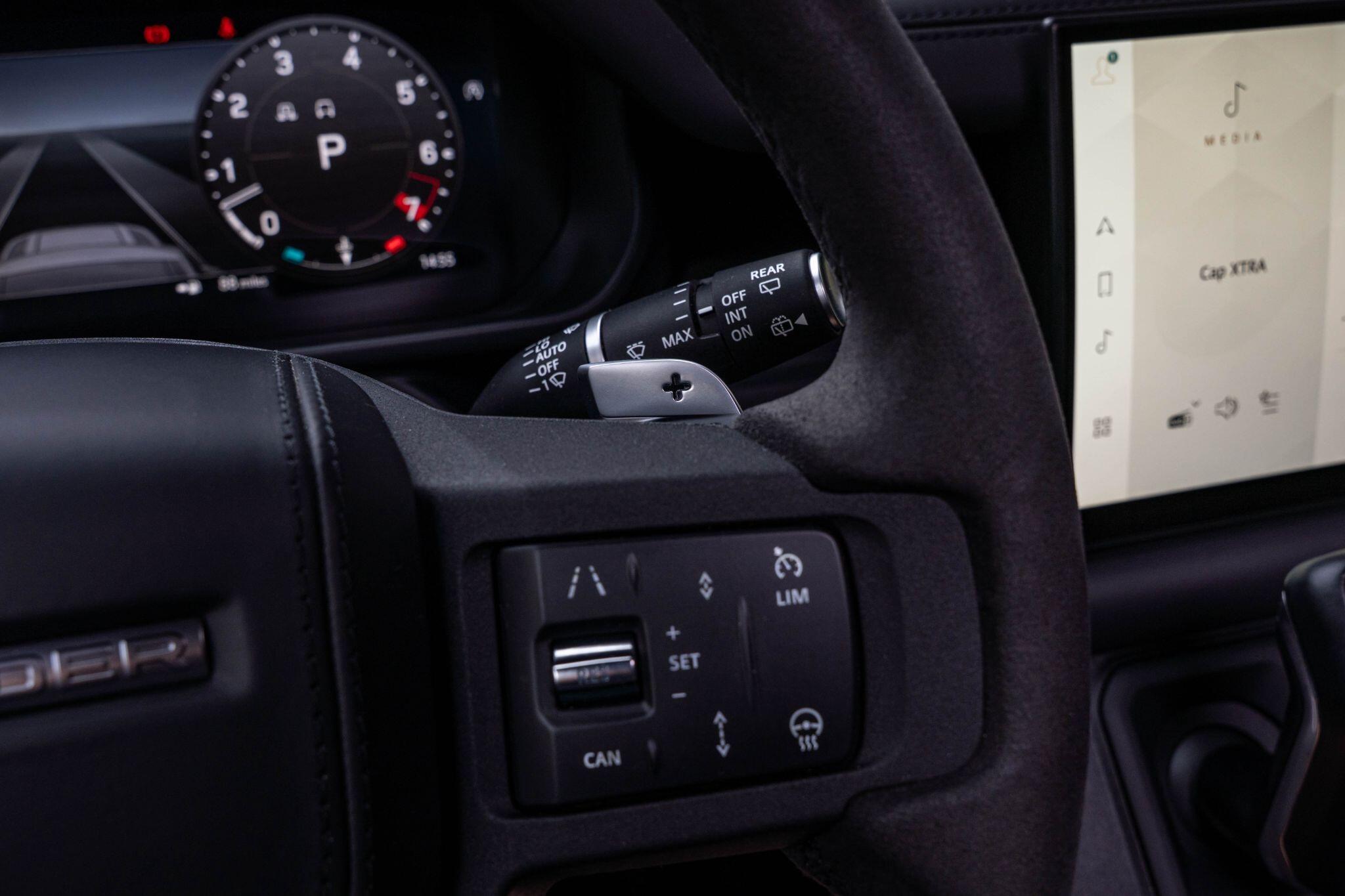 Land Rover Defender view 33