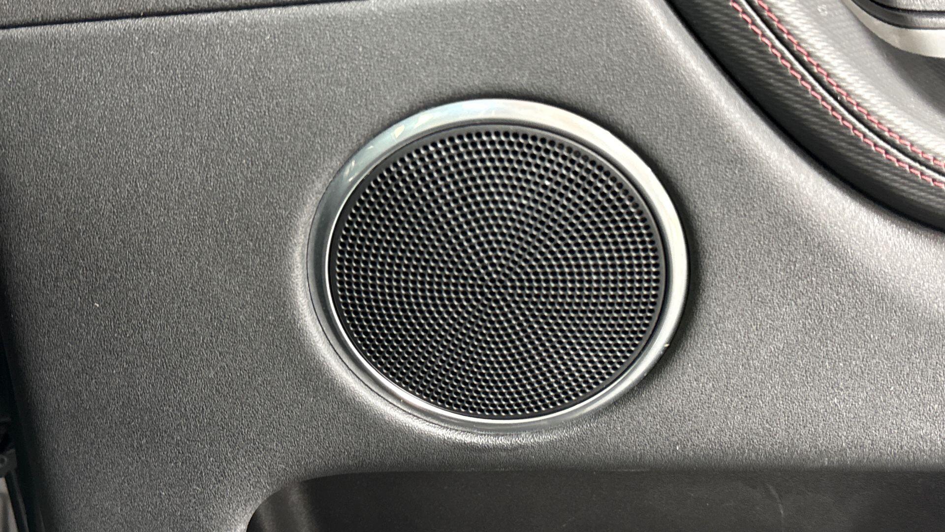 Land Rover Discovery Sport view 24