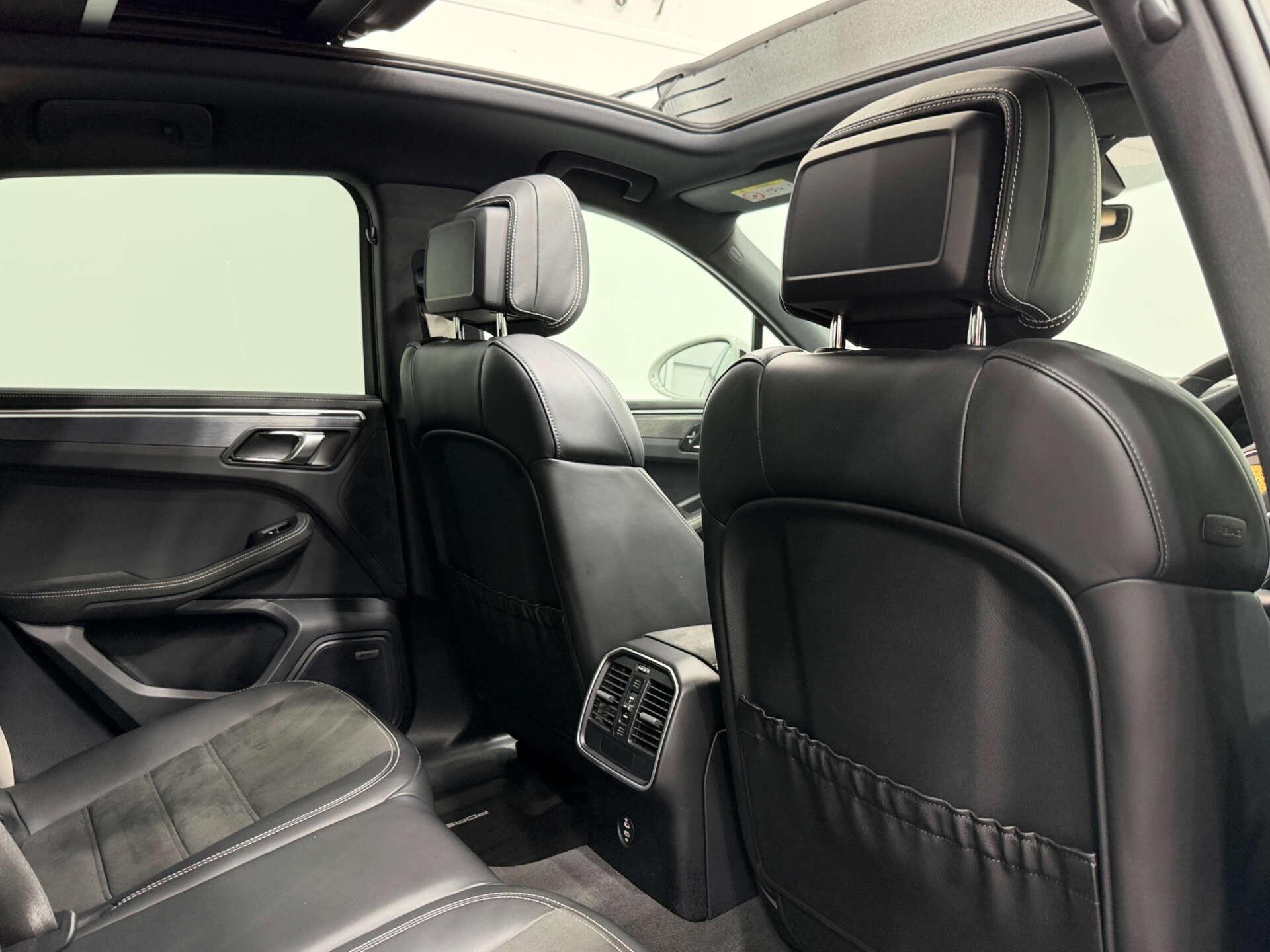 Porsche Macan view 14