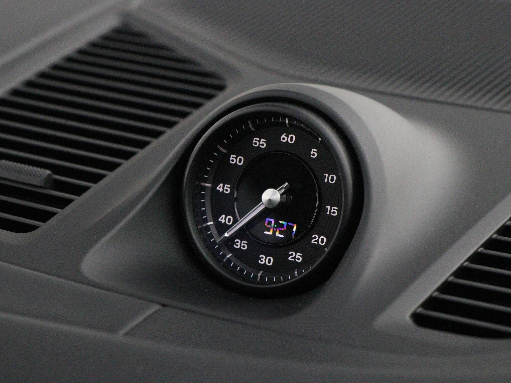Porsche Cayenne view 35