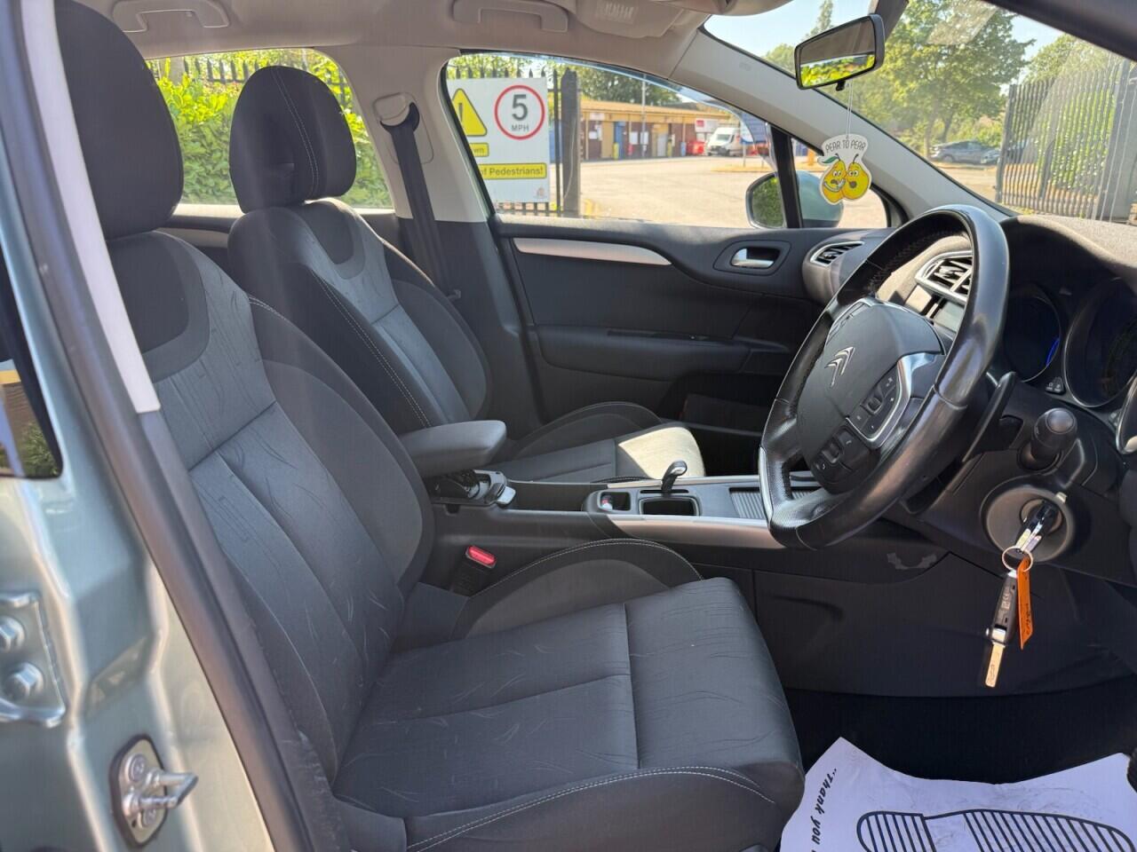 Citroen C4 view 7