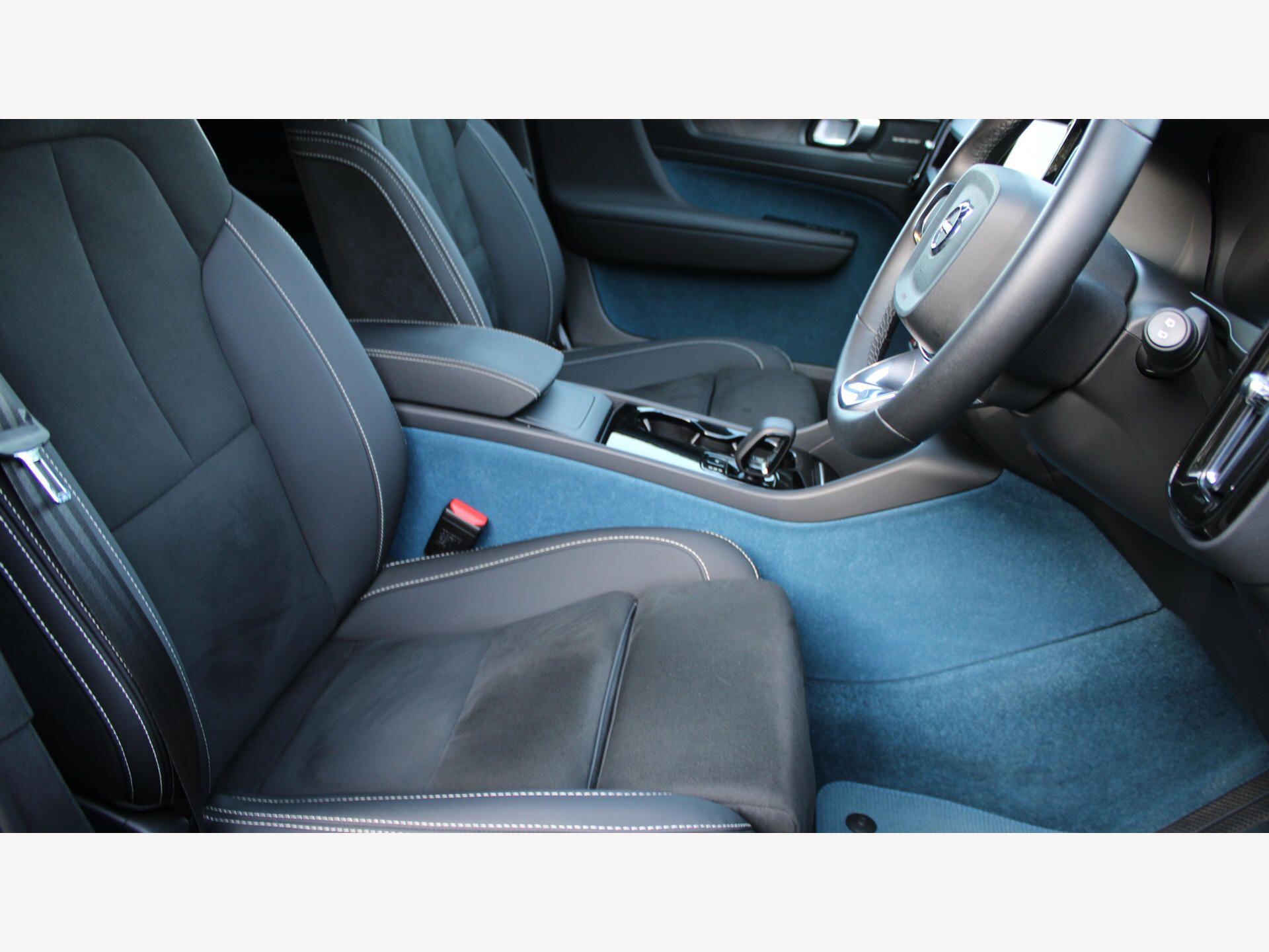 Volvo XC40 view 13