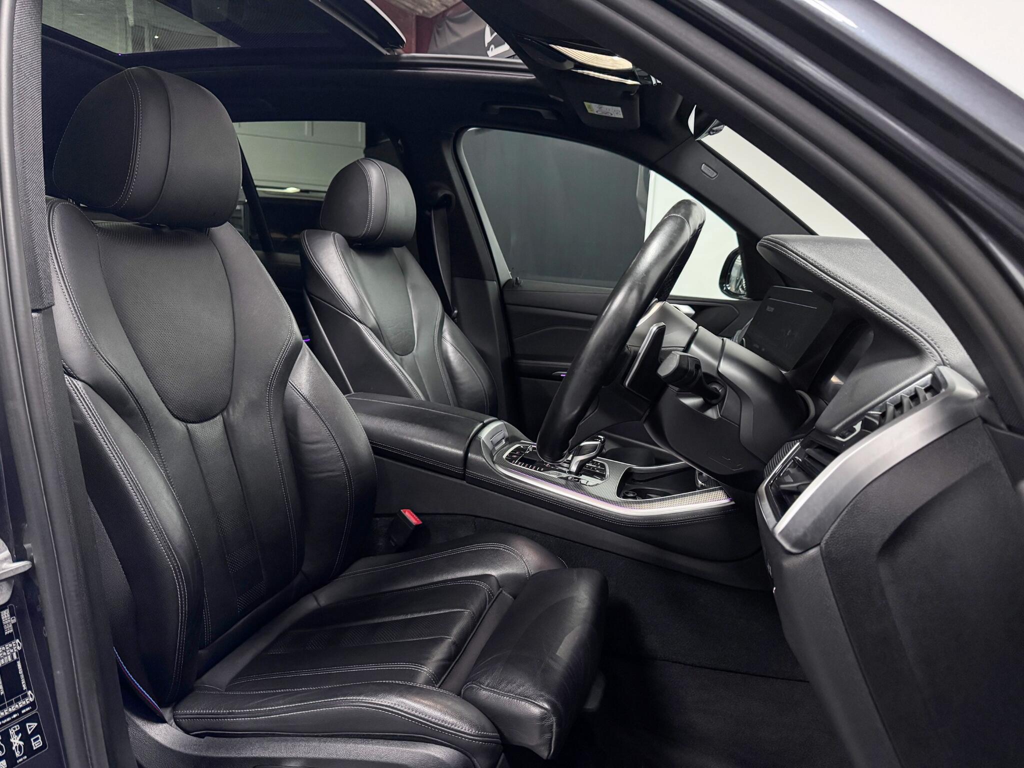 BMW X5 view 24