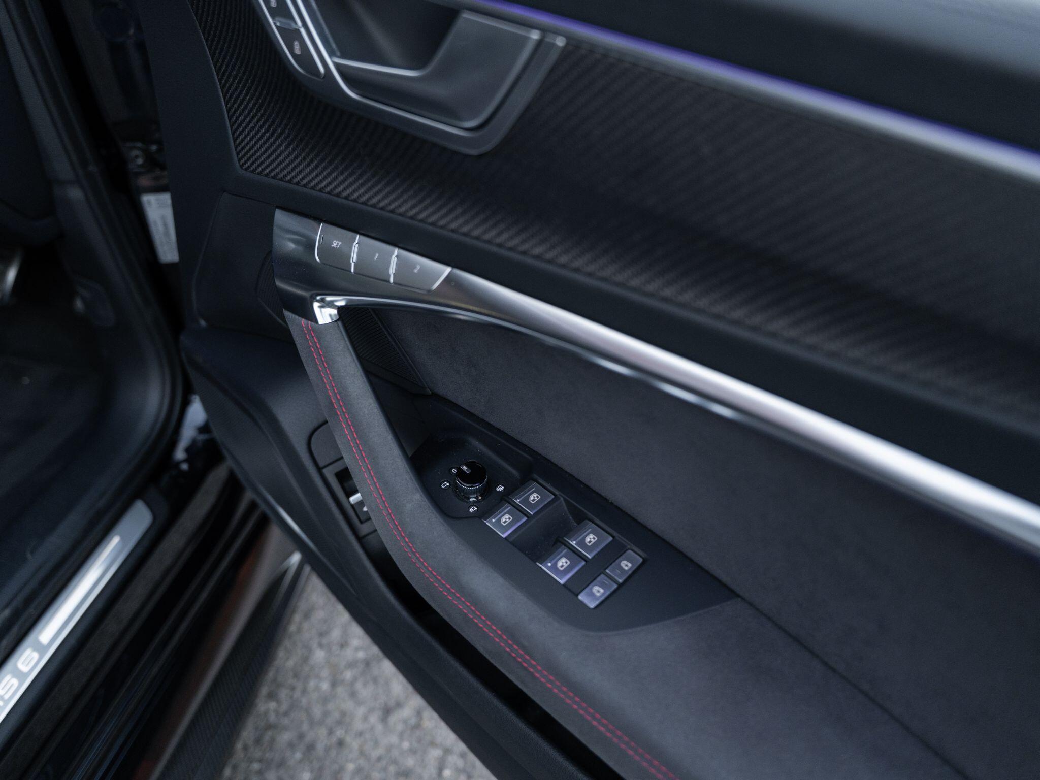 Audi RS6 Avant view 52