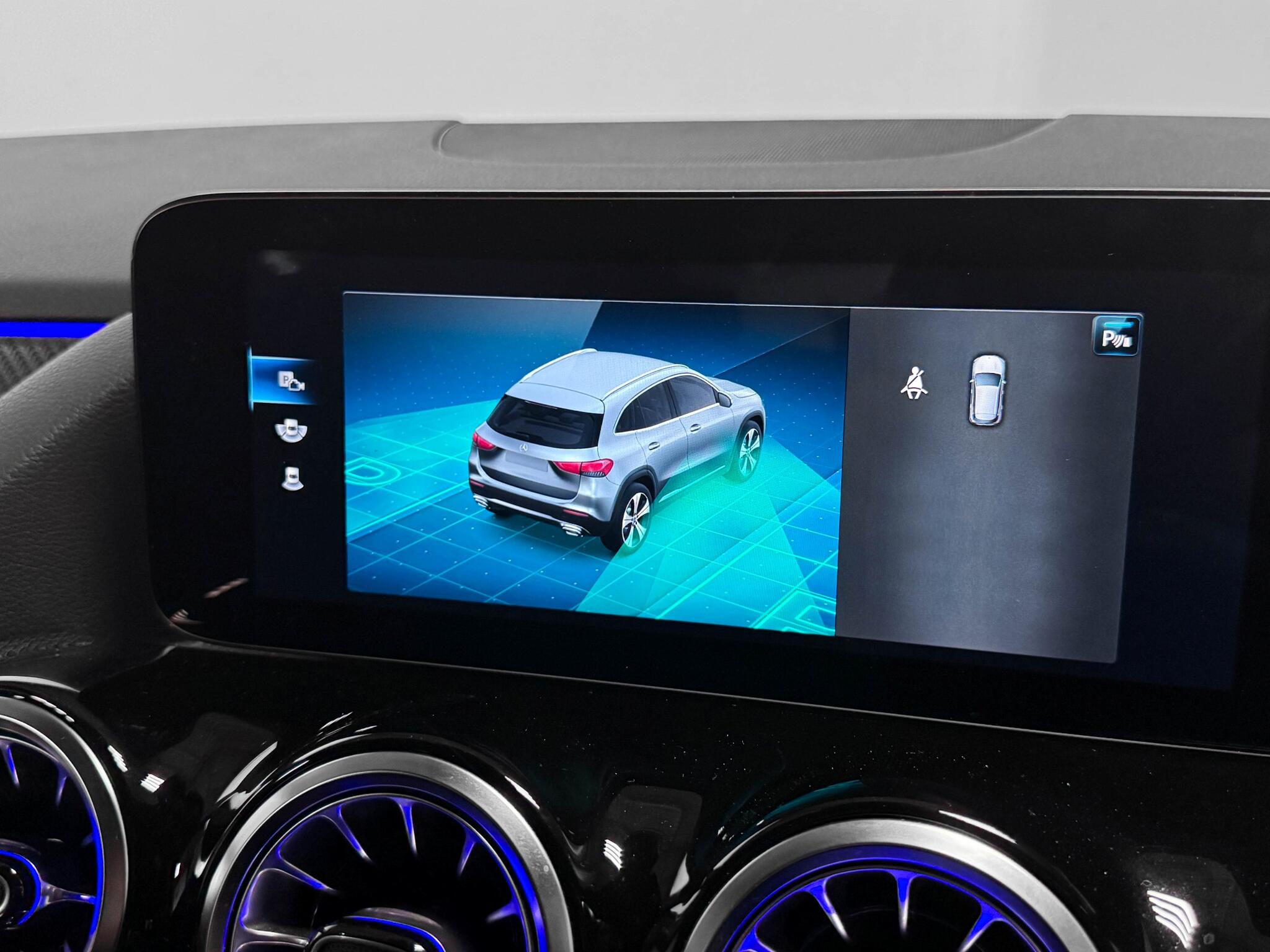 Mercedes-Benz Gla view 65