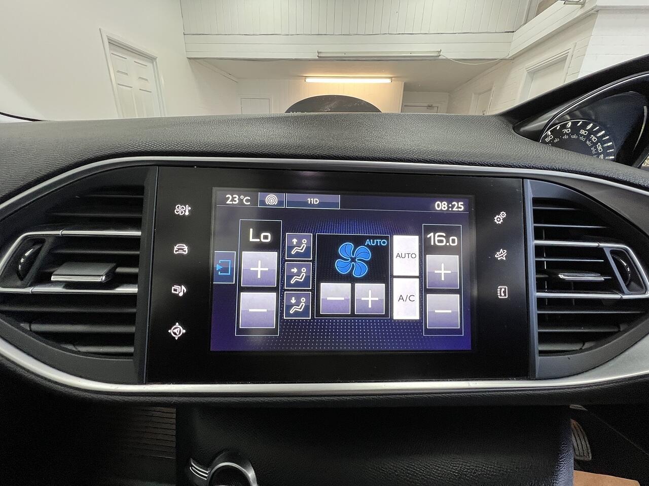 Peugeot 308 view 10